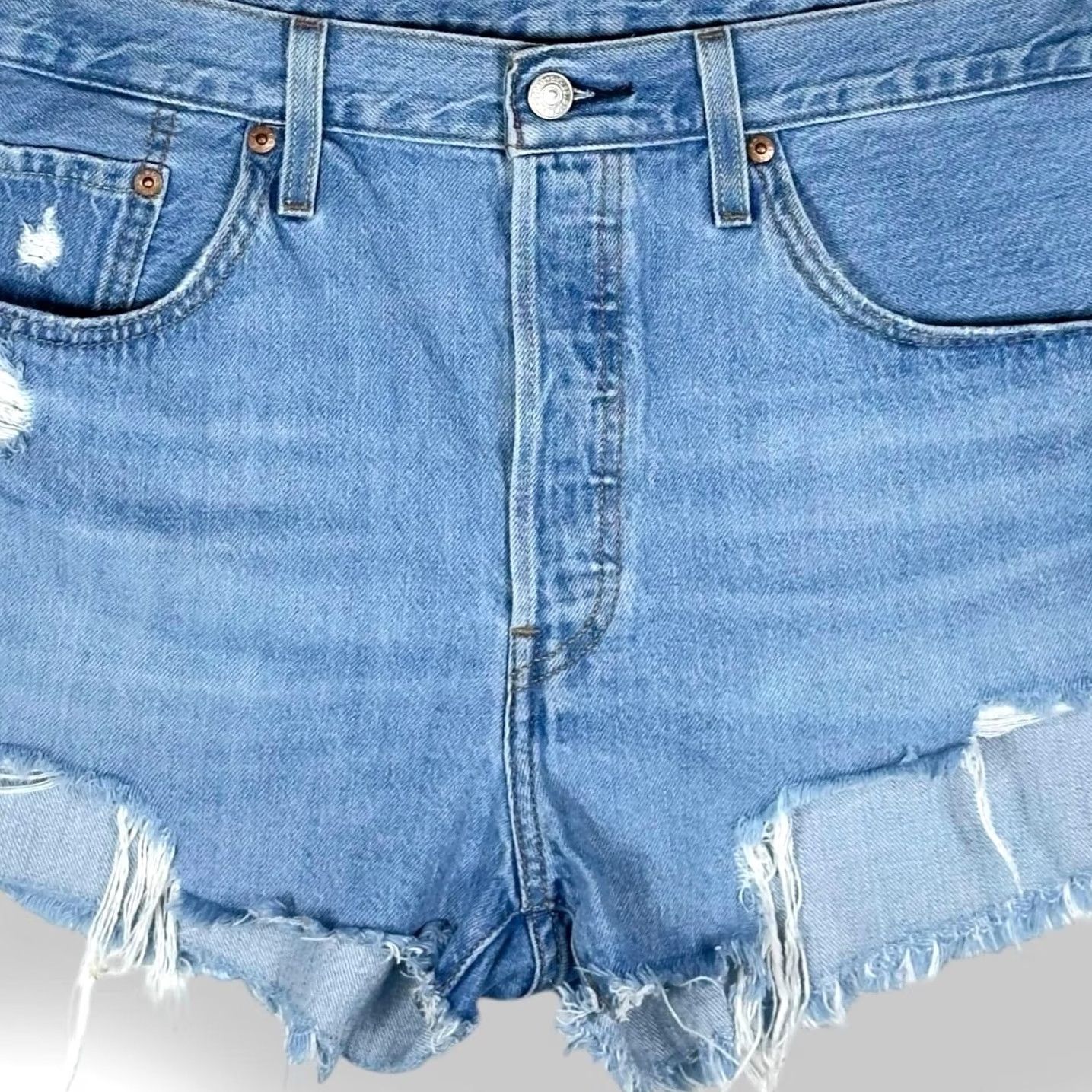 Levi's VINTAGE Levi's 501 Shorts Denim Distressed Light Wash Women's Size W32 Size 24" / US 00 / IT 34 - 6 Thumbnail