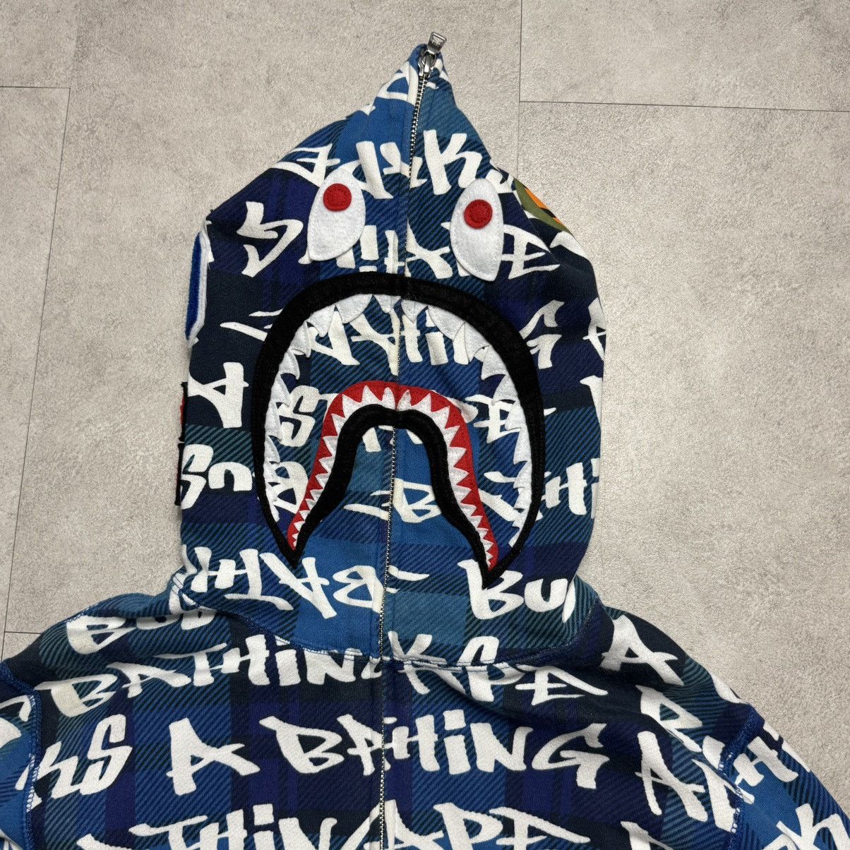 Bape New Bape Graffiti Camo Full Zip Shark Hoodie Size US M / EU 48-50 / 2 - 2 Thumbnail