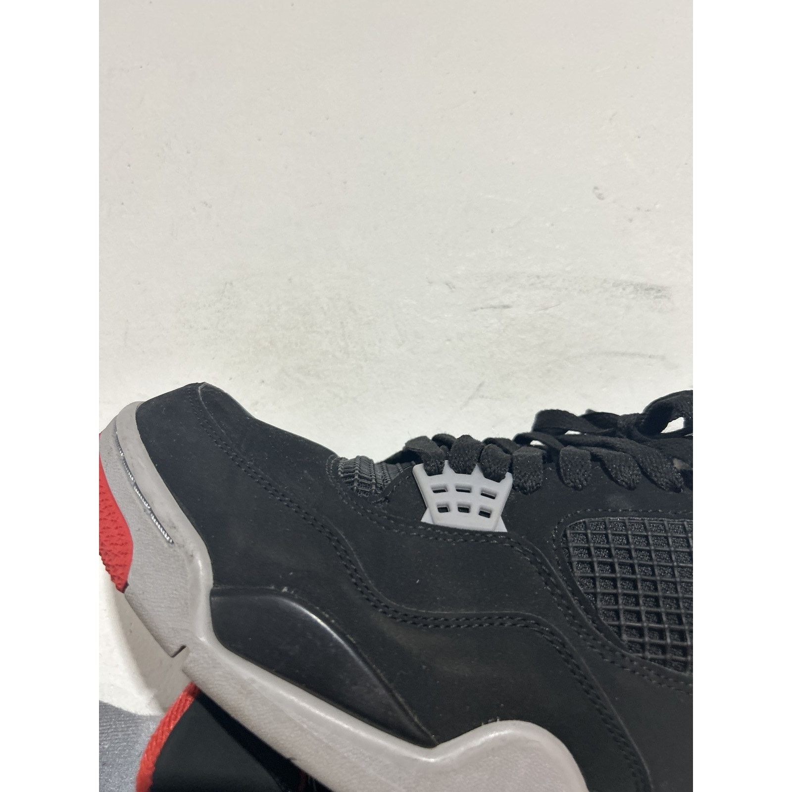 Jordan Brand NIKE JORDAN 4 BRED 2019 SIZE 9.5 PREOWNED Size US 9.5 / EU 42-43 - 4 Thumbnail