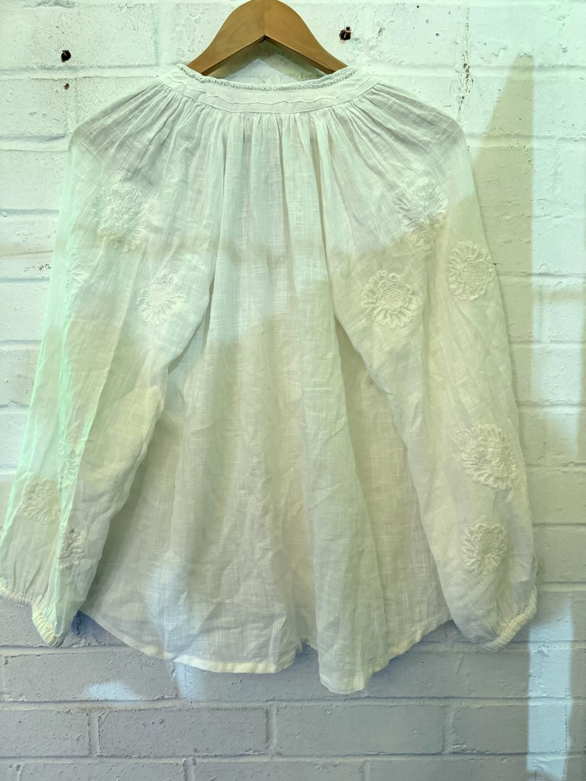 Other Monsoon White Embroidered Long Sleeve Blouse Size M / US 6-8 / IT 42-44 - 4 Thumbnail