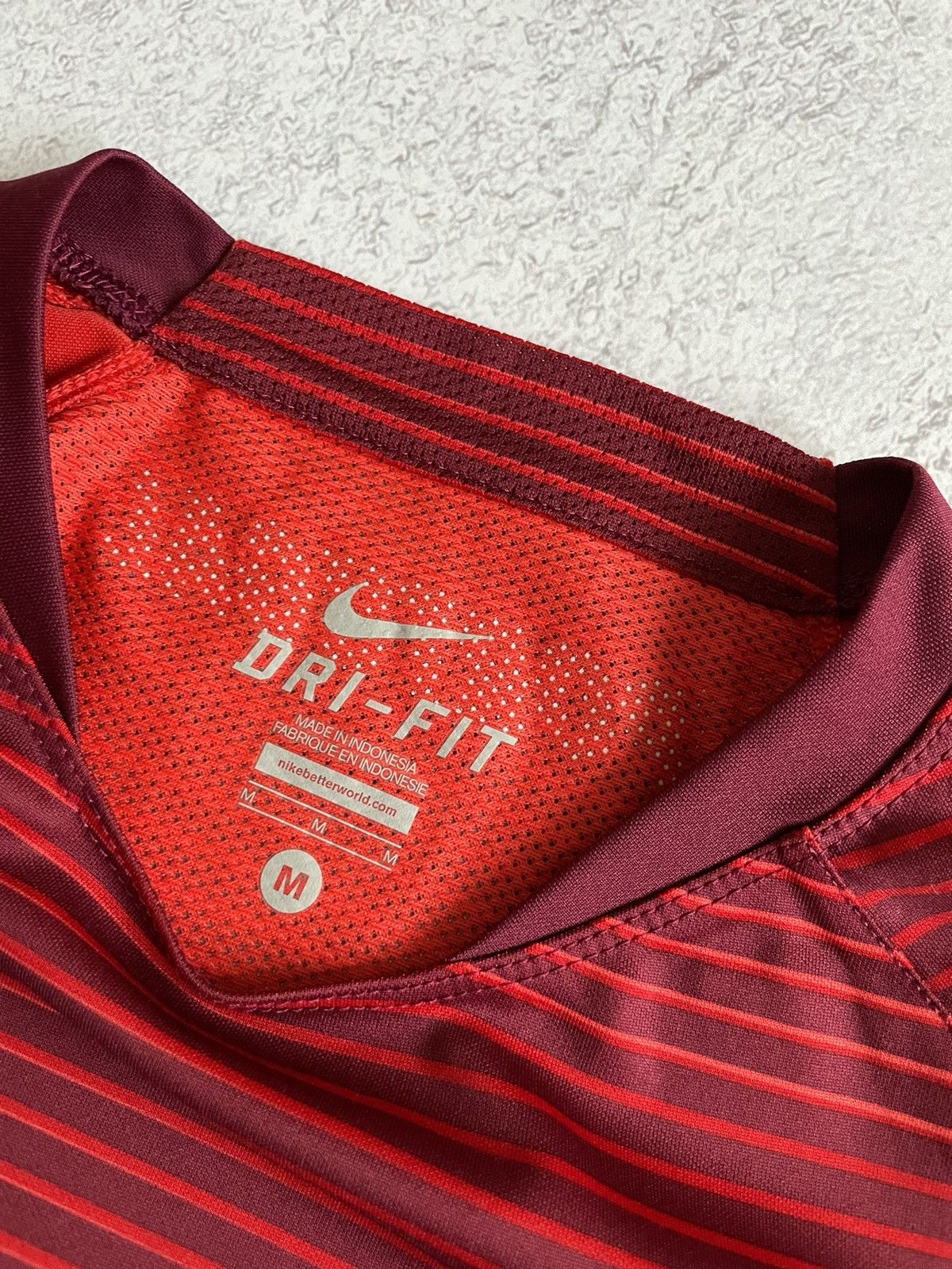 Vintage Nike Portugal 2016/2017 Pre-Match Flash Soccer Jersey M Size US M / EU 48-50 / 2 - 3 Thumbnail