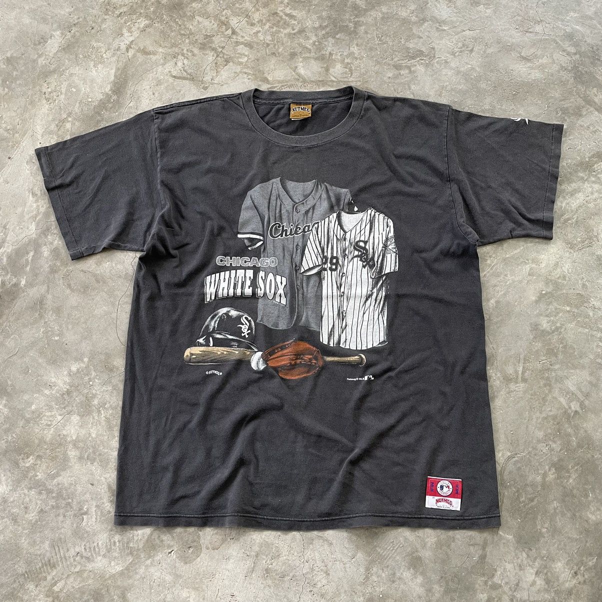 MLB × Vintage 🔴 Vintage Chicago White Sox T-Shirt by Nutmeg Mills 🔴 Size US XL / EU 56 / 4 - 1 Thumbnail