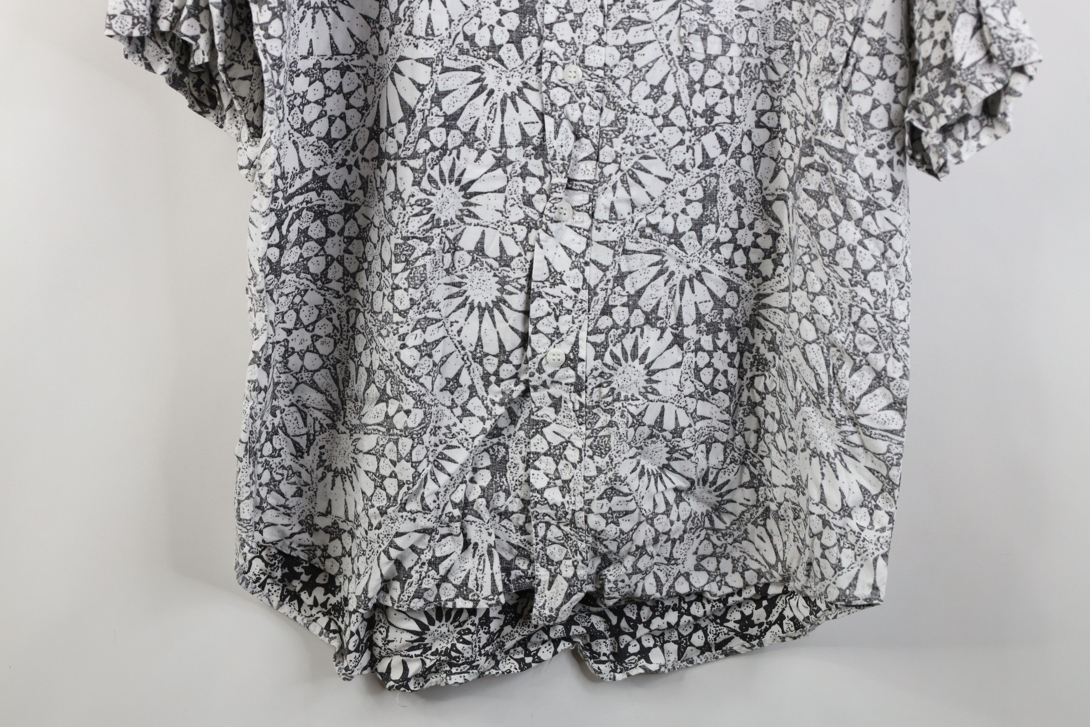 Vintage Vintage 90s Streetwear Flower Hawaiian Button Shirt Size US L / EU 52-54 / 3 - 3 Thumbnail
