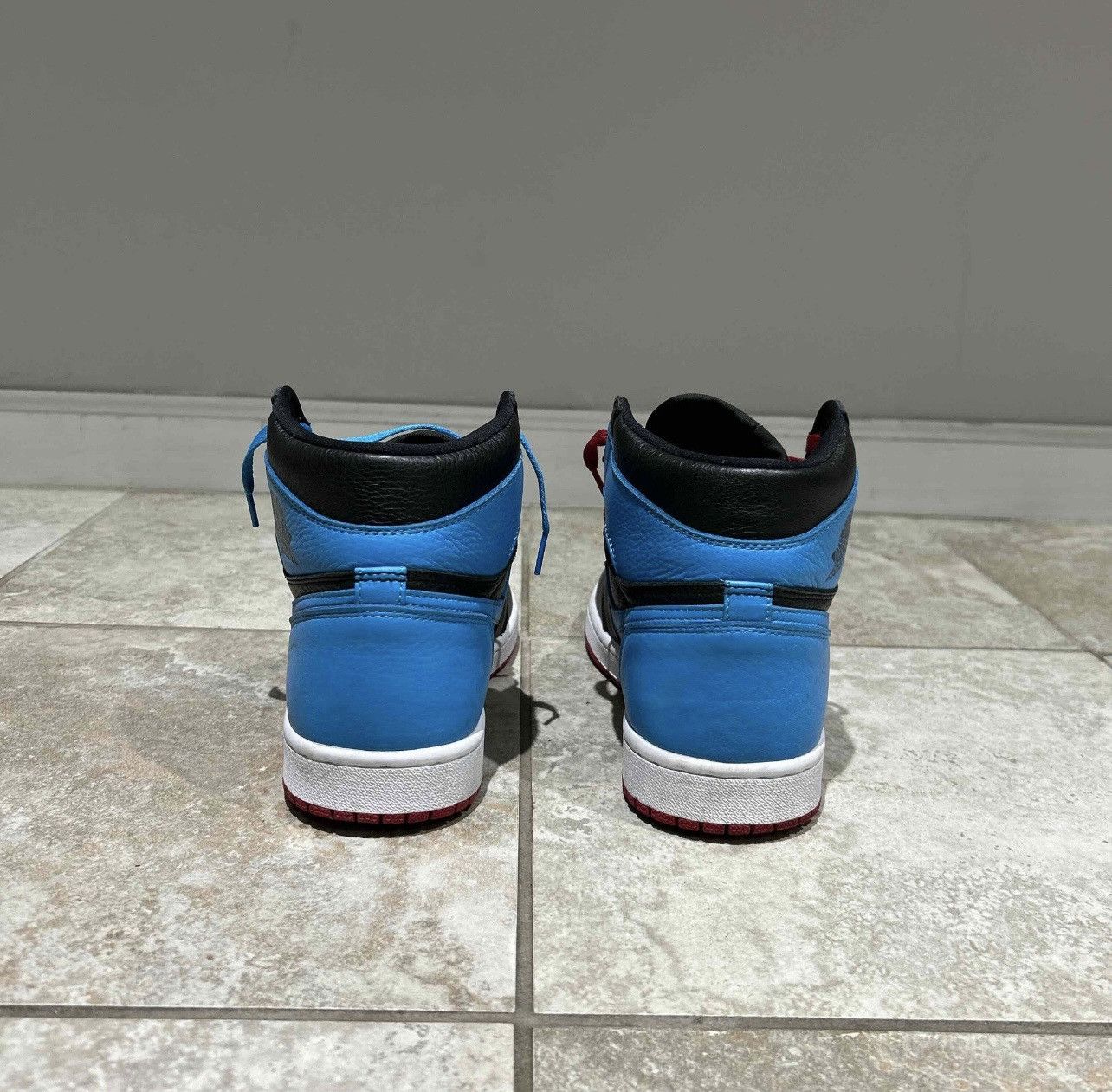 Nike WMNS AIR JORDAN 1 HIGH OG “NC to CHI” Size US 11.5 / EU 44-45 - 6 Thumbnail