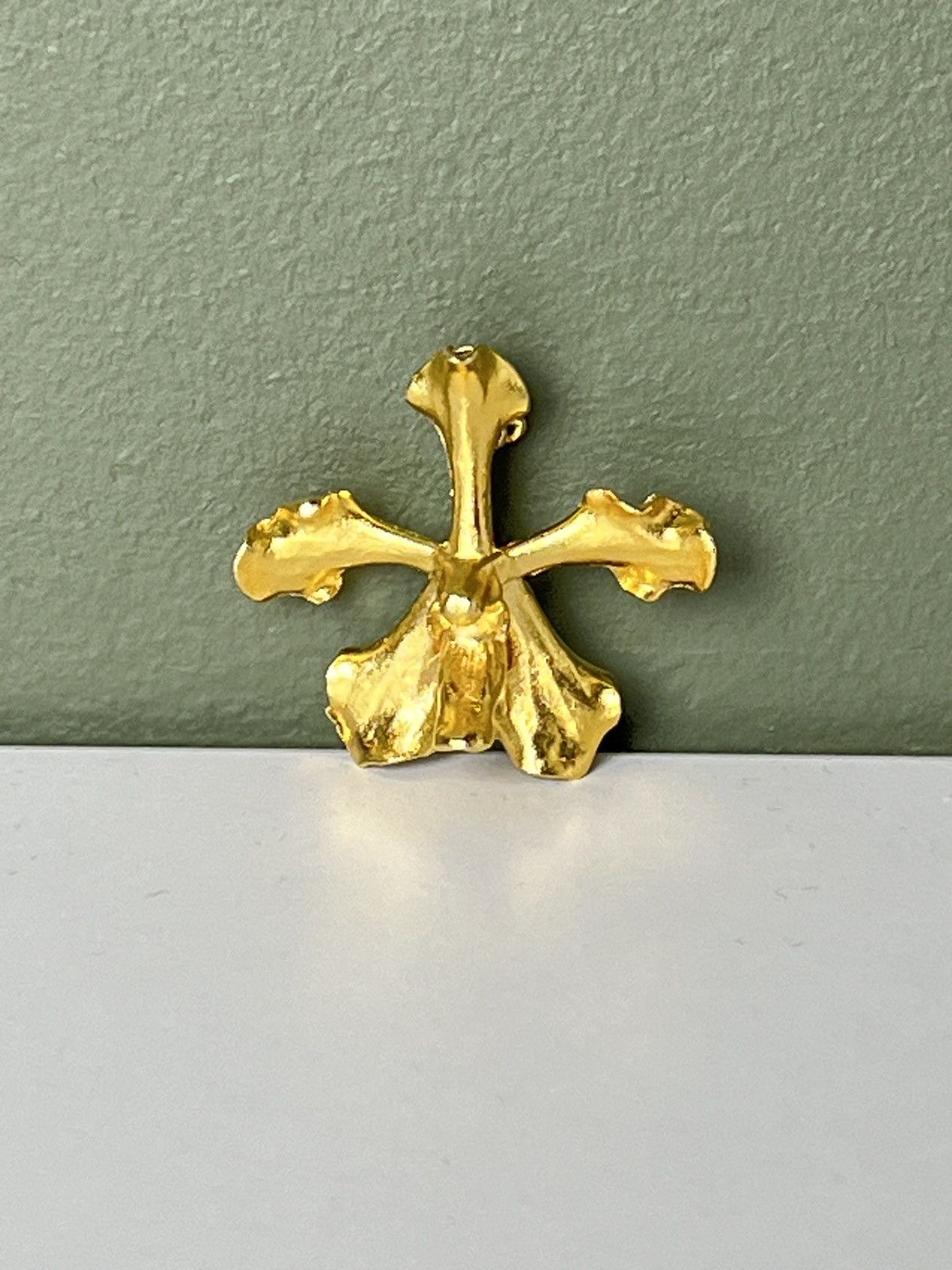 Seditionaries vintage gold plated orchid broche/pendant Size ONE SIZE - 5 Thumbnail