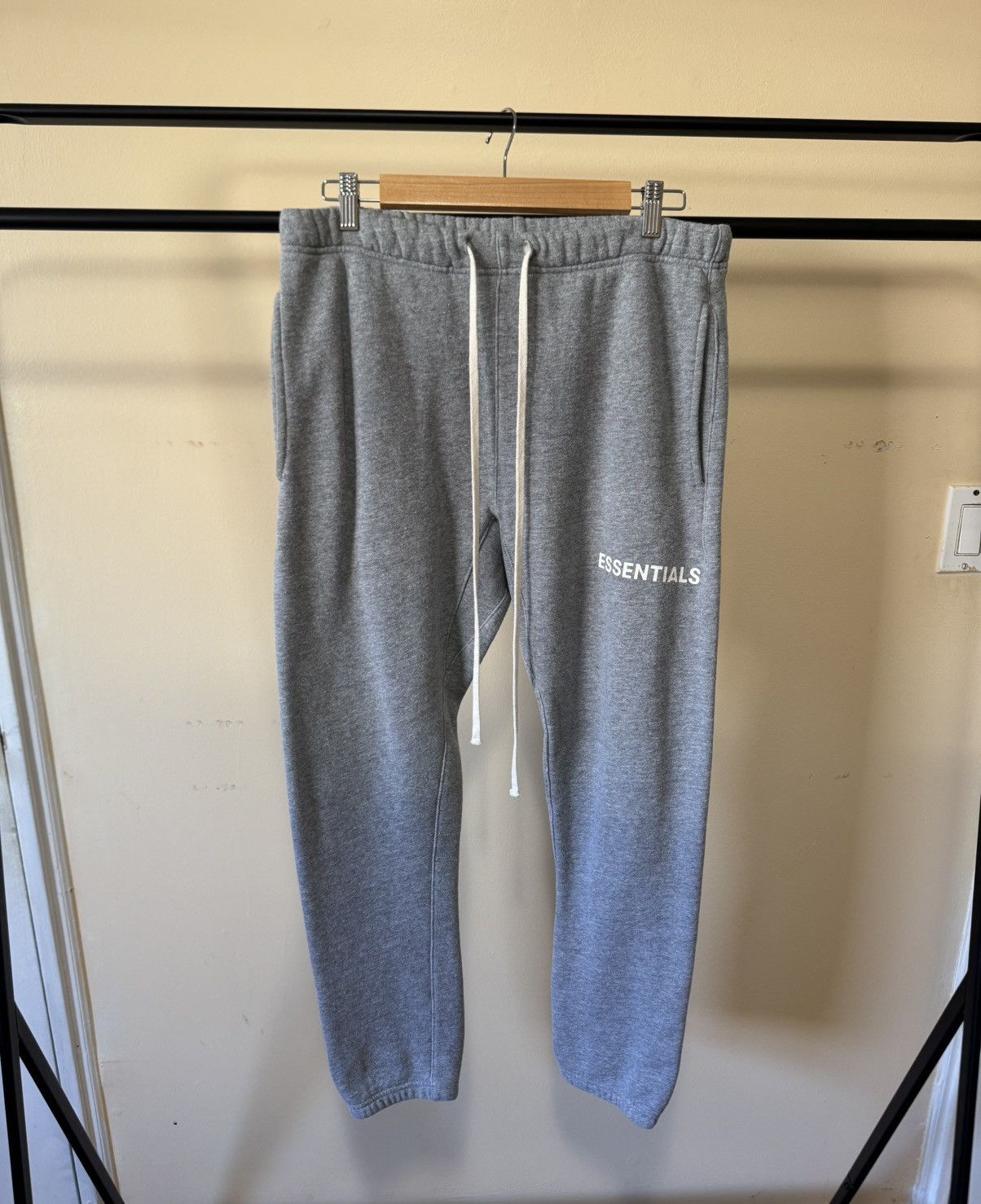Fear of God Fear of God Essentials Sweatpants Grey Size US 31 - 1 Thumbnail