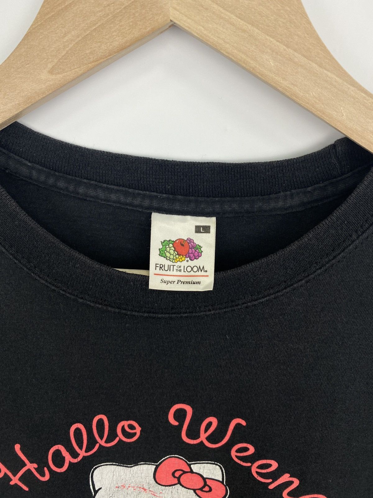 Japanese Brand × Vintage 🇺🇸 Vintage Y2K Hello Kitty Killing Bears Death Blood T-Shirt Size US L / EU 52-54 / 3 - 5 Thumbnail