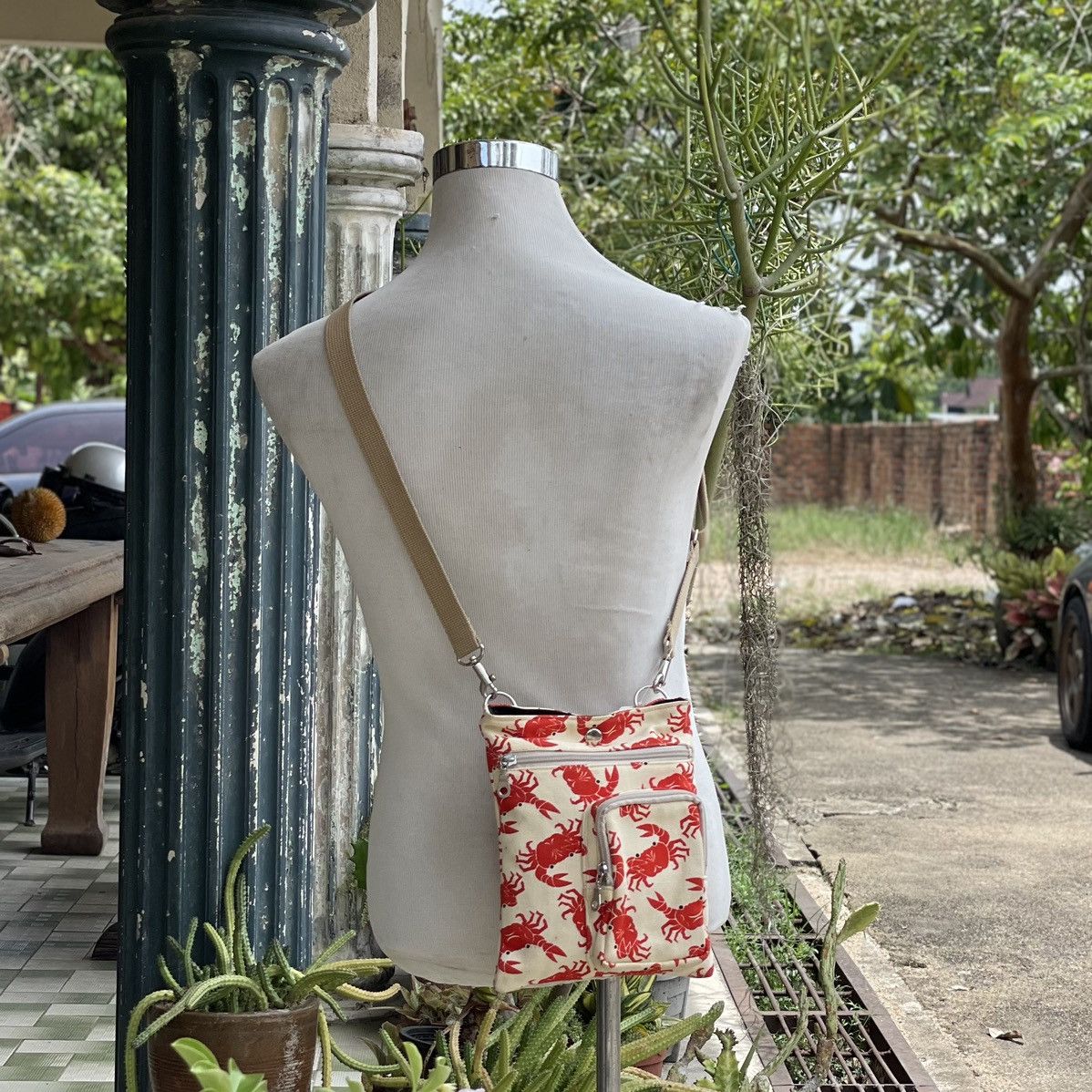 Designer × Japanese Brand Japanese Brand Wabisuke Canvas Printed Crab Crossbody Size ONE SIZE - 1 Thumbnail
