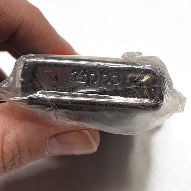 Zippo Vintage Zippo – Black Leopard Barrett Smythe – 1995 NIB Size ONE SIZE - 11 Thumbnail