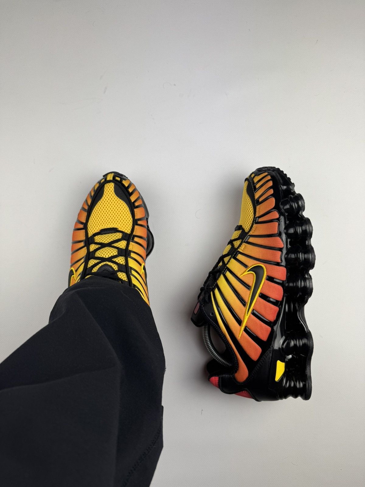Nike Nike Shox TL Sunrise US9 Size US 9 / EU 42 - 4 Thumbnail
