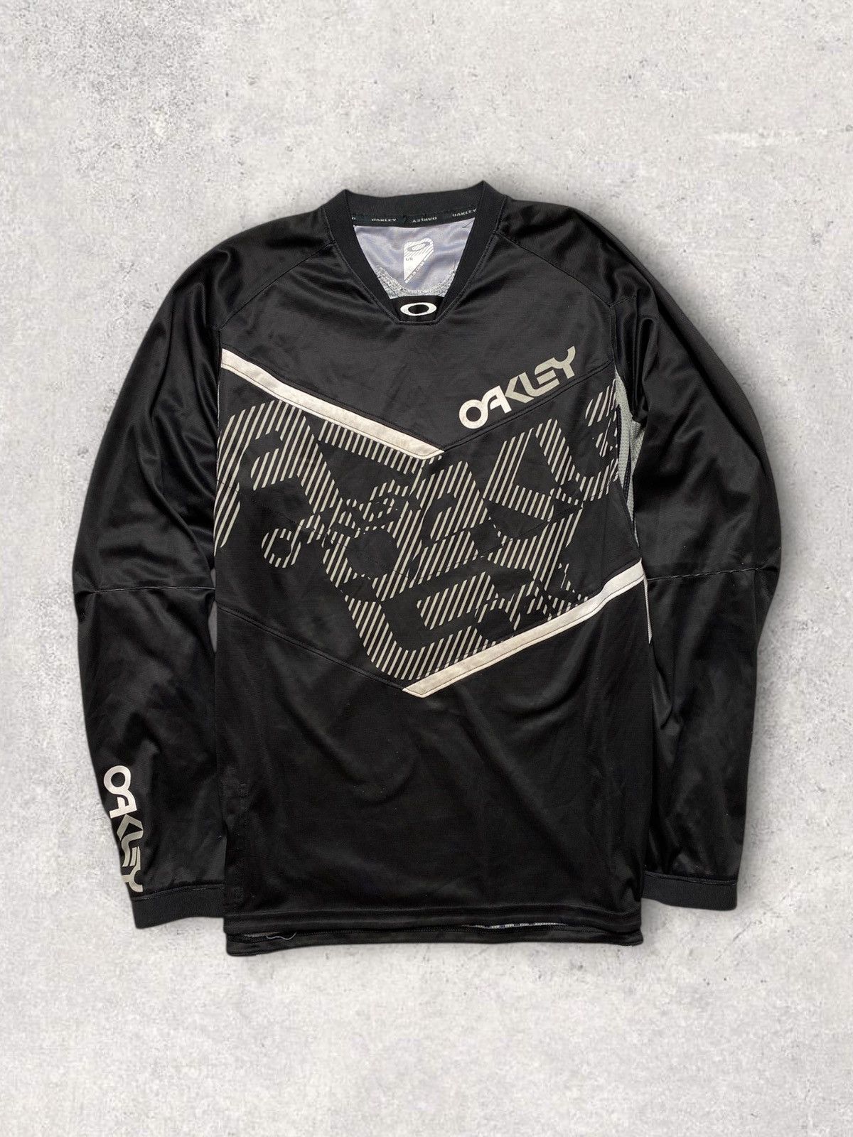 Oakley Oakley black longsleeve central logo sport gorpcore Size US L / EU 52-54 / 3 - 1 Thumbnail