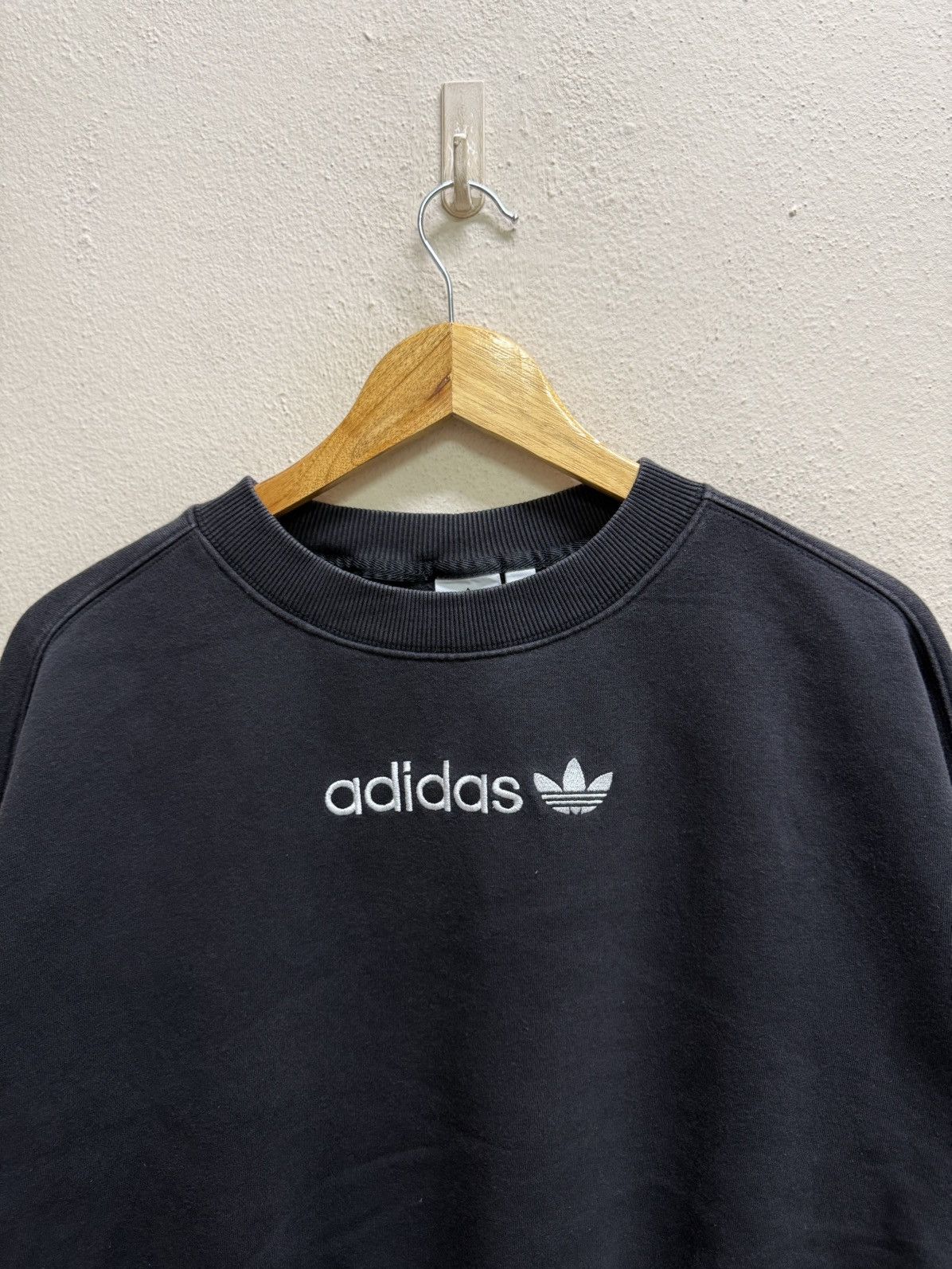 Adidas Adidas Emroidery Spellout Logo Cropped Sweatshirt Size XS / US 0-2 / IT 36-38 - 17 Thumbnail