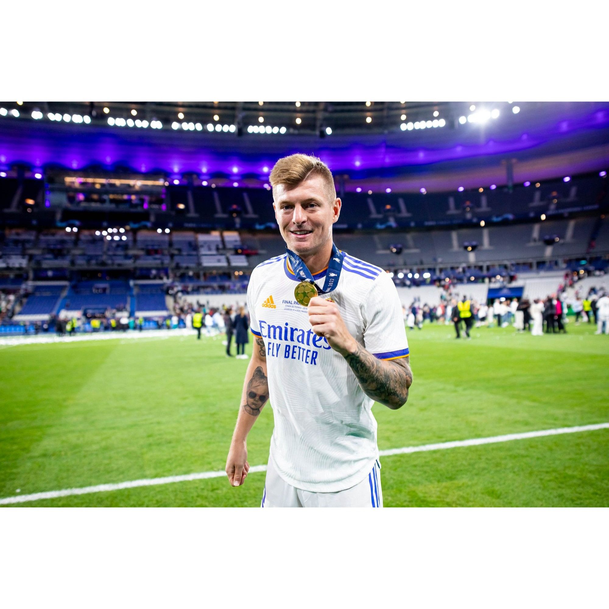 Adidas Kroos Real Madrid 2021 2022 FINAL Long Sleeve Soccer Jersey Size US XL / EU 56 / 4 - 10 Thumbnail