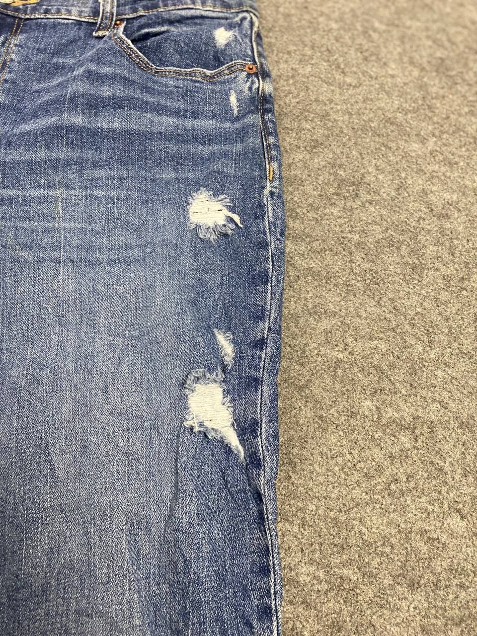 Old Navy old navy boyfriend cut mid rise distressed denim Size US 36 / EU 52 - 11 Thumbnail