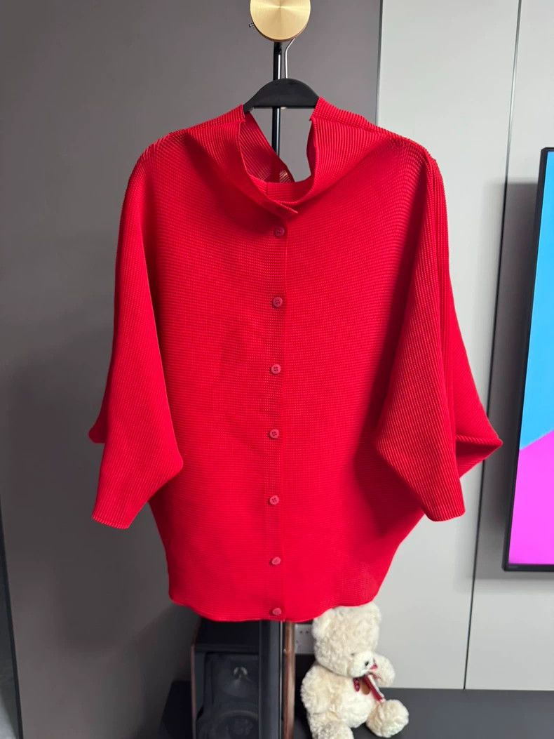 Issey Miyake Issey Miyake size:one size Red magic suit Size XS / US 0-2 / IT 36-38 - 1 Thumbnail
