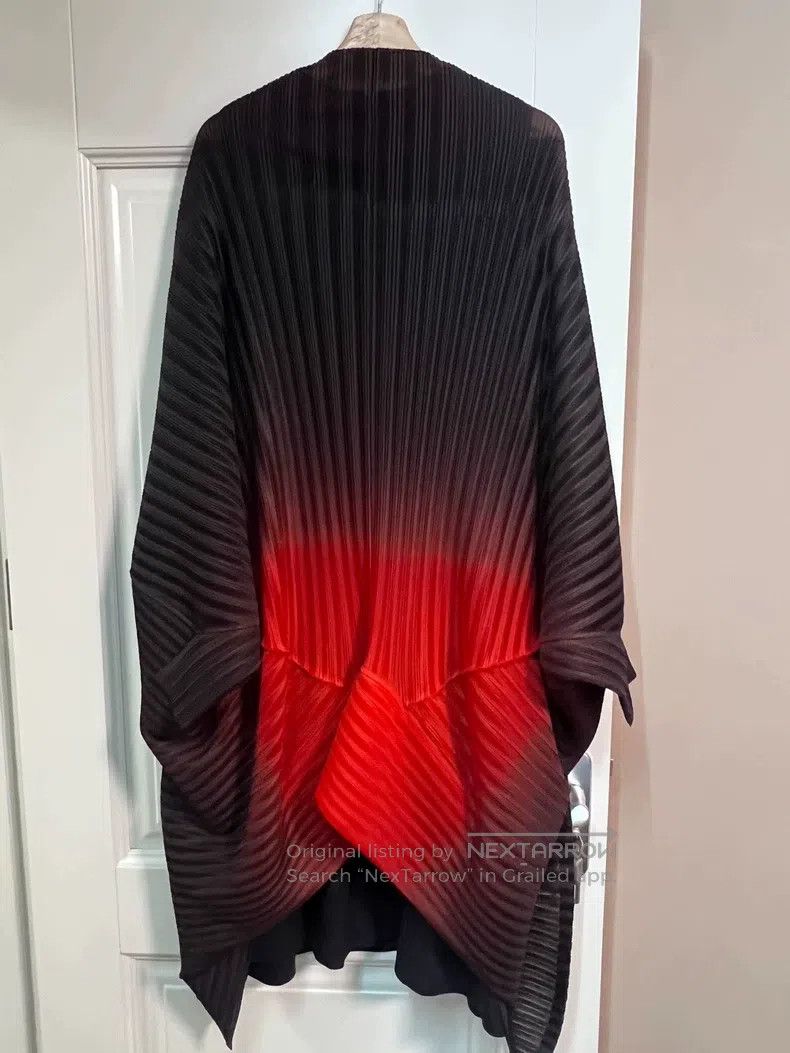 Issey Miyake Issey Miyake Red & Black Gradient Pleated Convertible Card Size L / US 10 / IT 46 - 7 Thumbnail