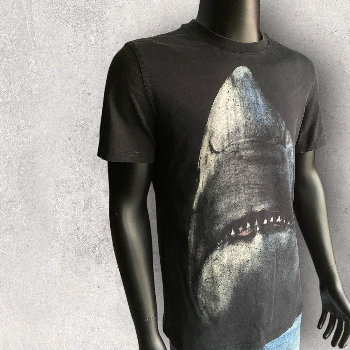 Givenchy Fall17 Shark By Riccardo Tisci Size US S / EU 44-46 / 1 - 2 Thumbnail