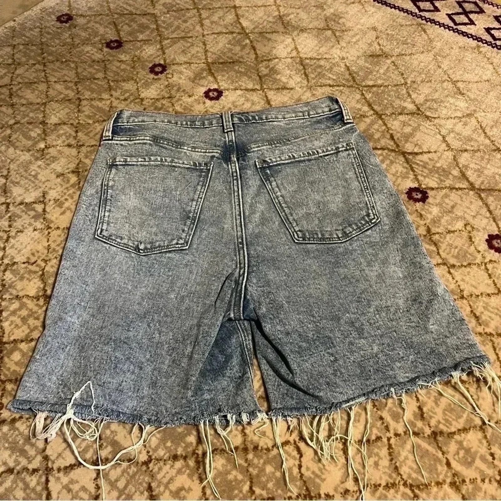 Old Navy OLD NAVY Sky-Hi Short 6 Extra High Rise Distressed Cutoffs Size 28" / US 6 / IT 42 - 5 Thumbnail