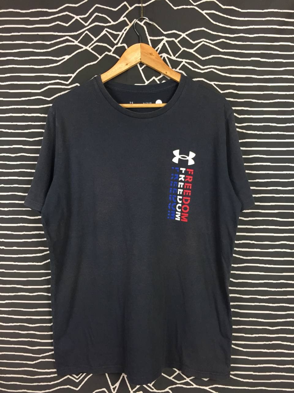 Under Armour × Vintage Under Armour Freedom Eagle American Flag Graphic Tee Size US XL / EU 56 / 4 - 6 Thumbnail