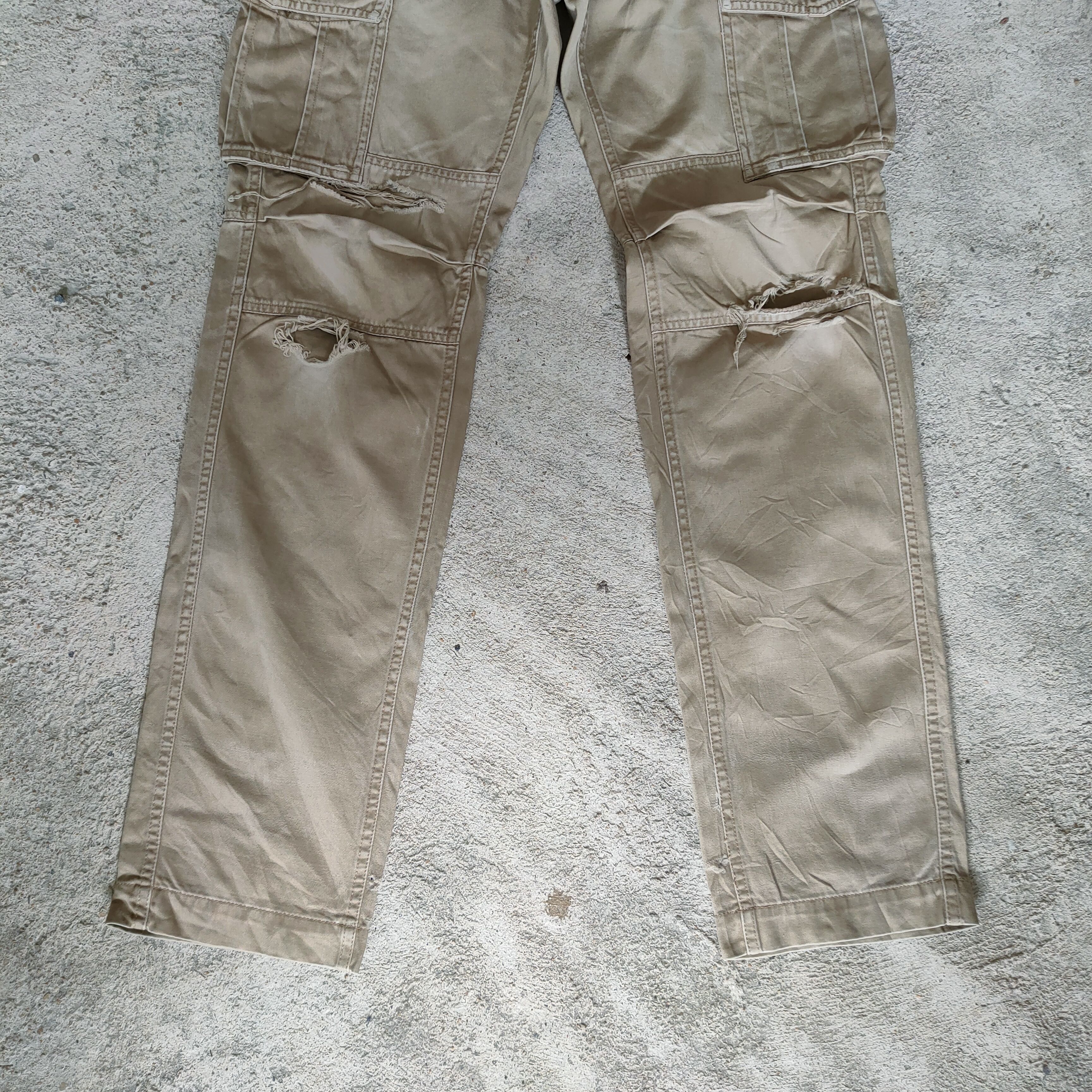 Japanese Brand TOKYO CULTURE × TAKEO KIKUCHI DISTRESSED CARGO PANTS Size US 30 / EU 46 - 3 Thumbnail
