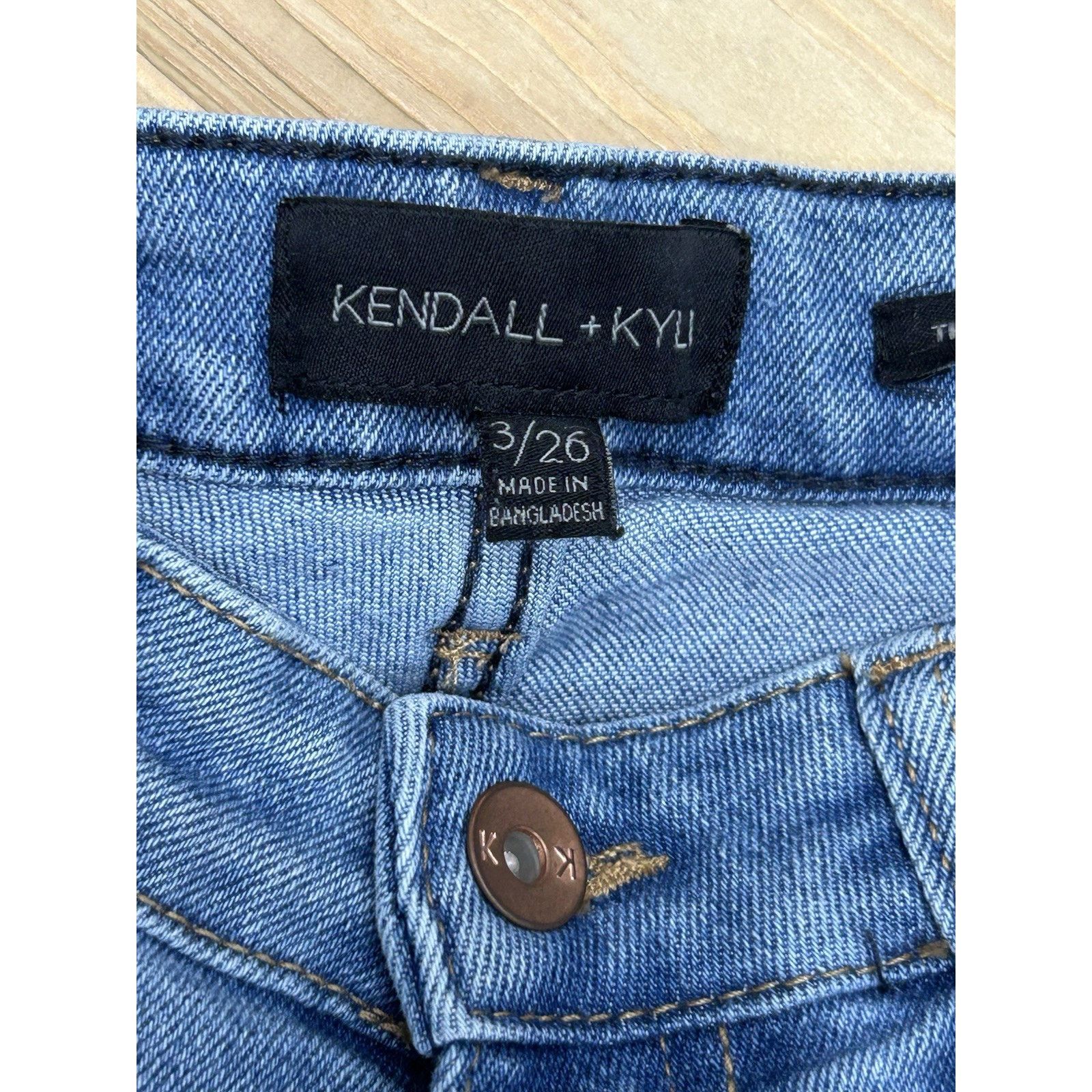 Kendall And Kylie Kendall + Kylie Women's Size 3/26 The Boyfriend Jean Shorts. Size 26" / US 2 / IT 38 - 4 Thumbnail