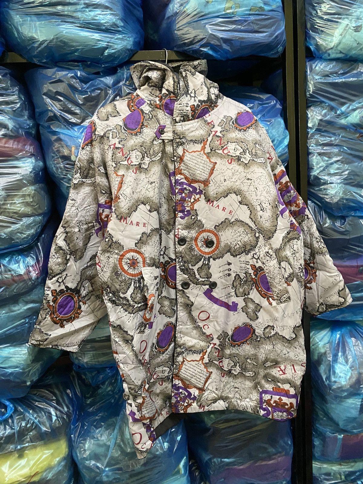 Vintage Vintage Map Print Oversized Puffer Jacket Style Unisex Coat Size US L / EU 52-54 / 3 - 3 Thumbnail