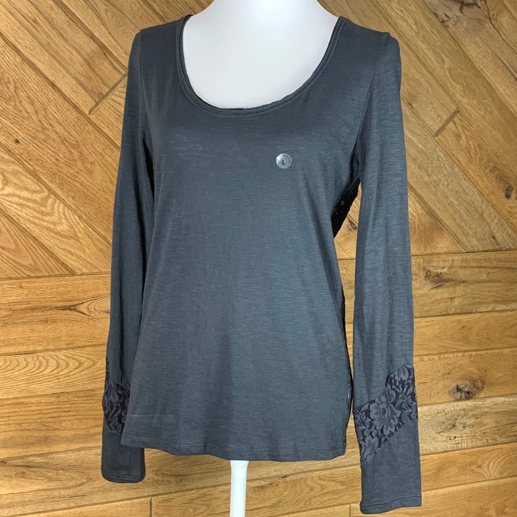 Aeropostale Aeropostale Womens Top Pullover Shirt Long Sleeve Lace Dark Gray L Tunic Blouse XL Color Dark Gray Mens Size L / US 10 / IT 46 - 6 Thumbnail