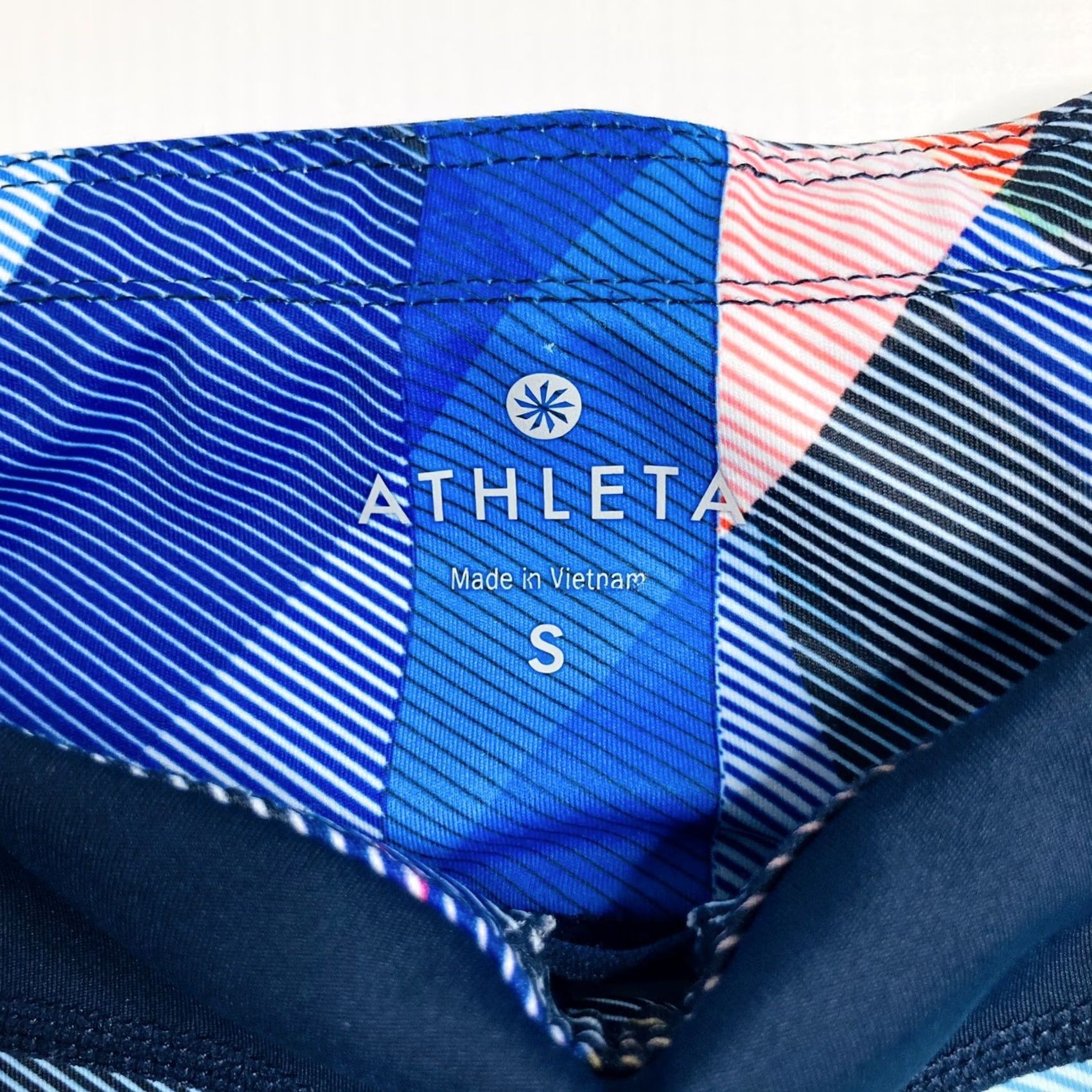 Athleta Athleta Leggings Capri Blue Size Small EUC Geo Sonar Electric Size 28" / US 6 / IT 42 - 4 Thumbnail