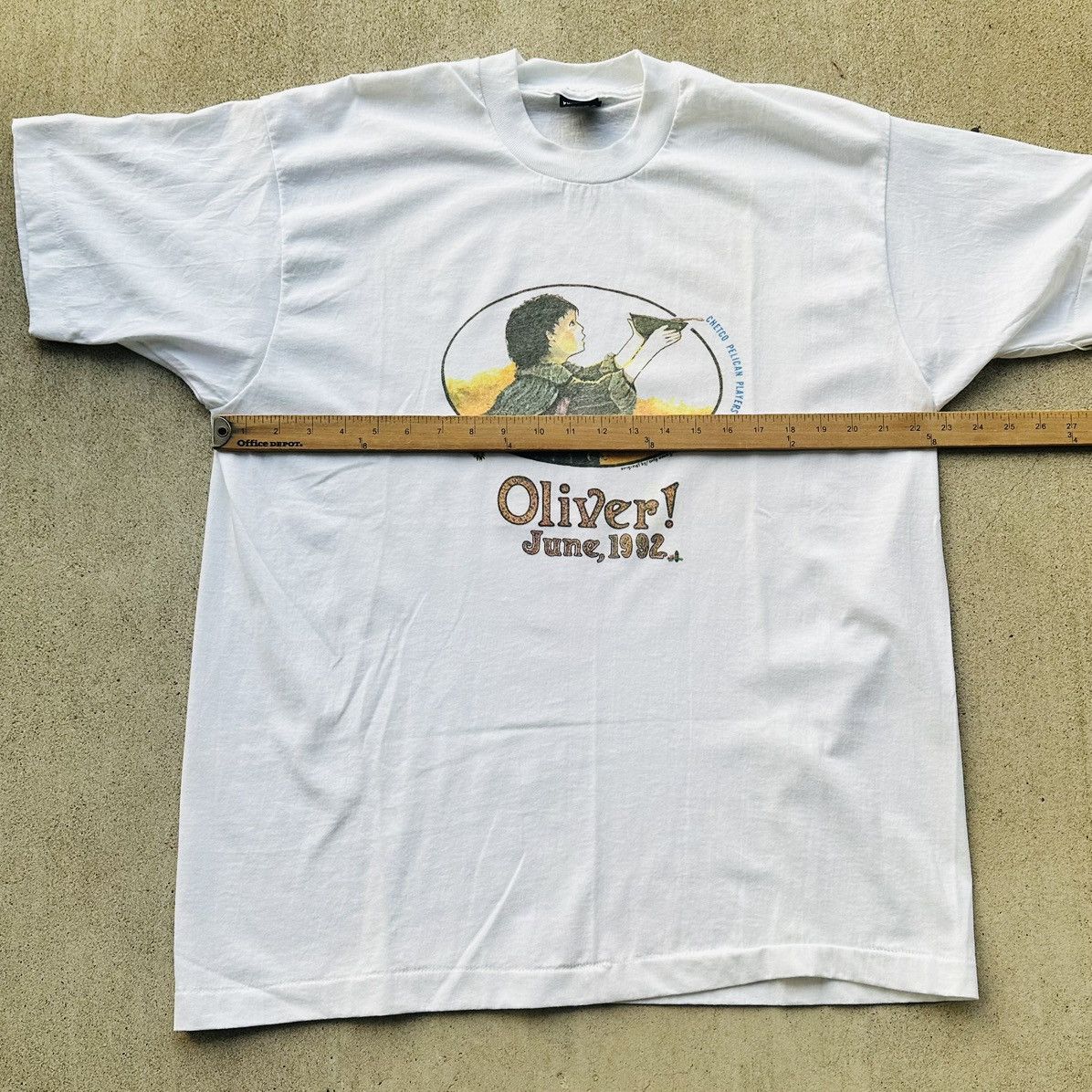 Vintage Vintage Oliver! T Shirt 90s Single Stitch Charles Dickens Size US XXL / EU 58 / 5 - 5 Thumbnail