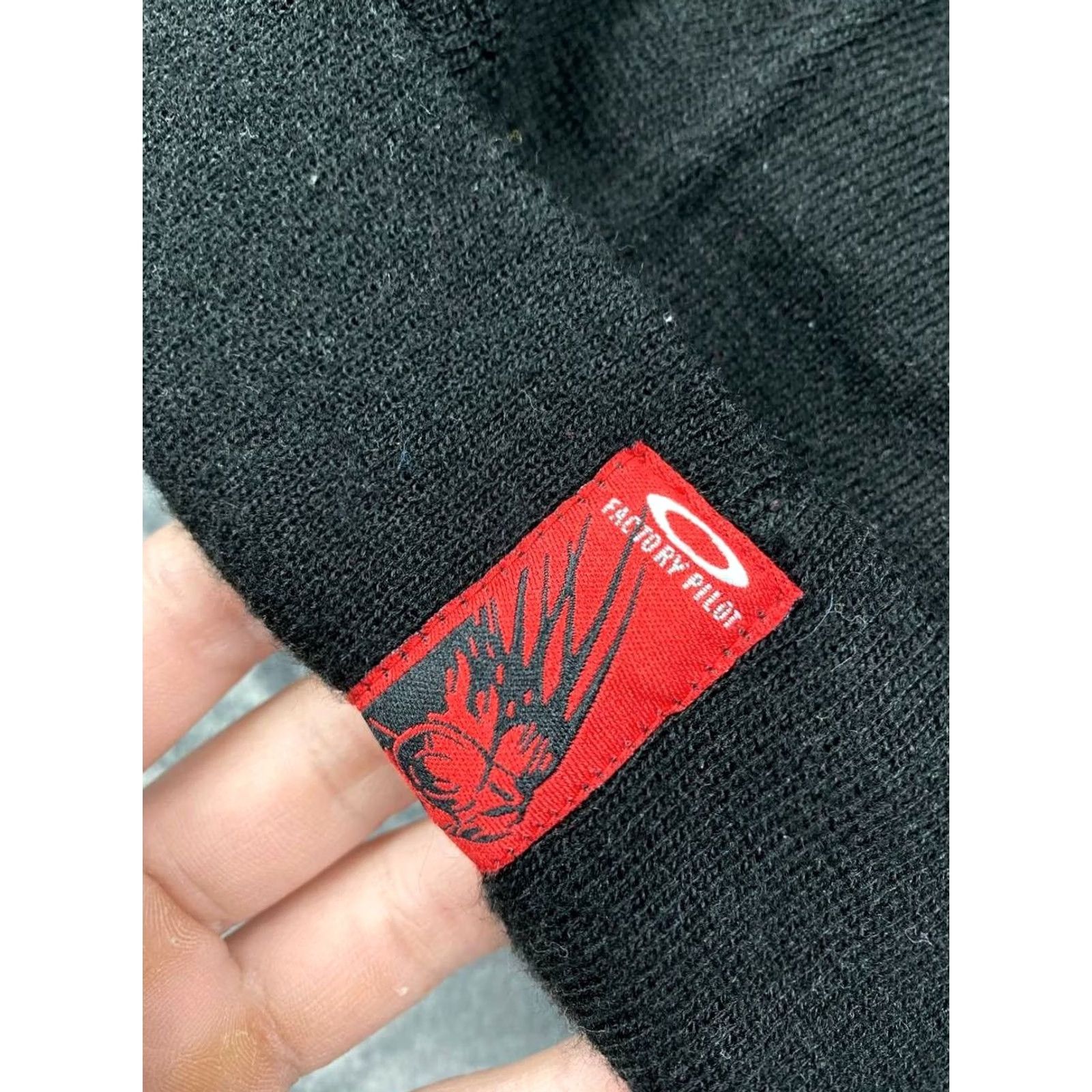 Oakley VINTAGE Oakley Beanie Mens One Size Black Knit Acrylic Winter Beanie Oakley Mens Winter Beanie Size ONE SIZE - 4 Thumbnail