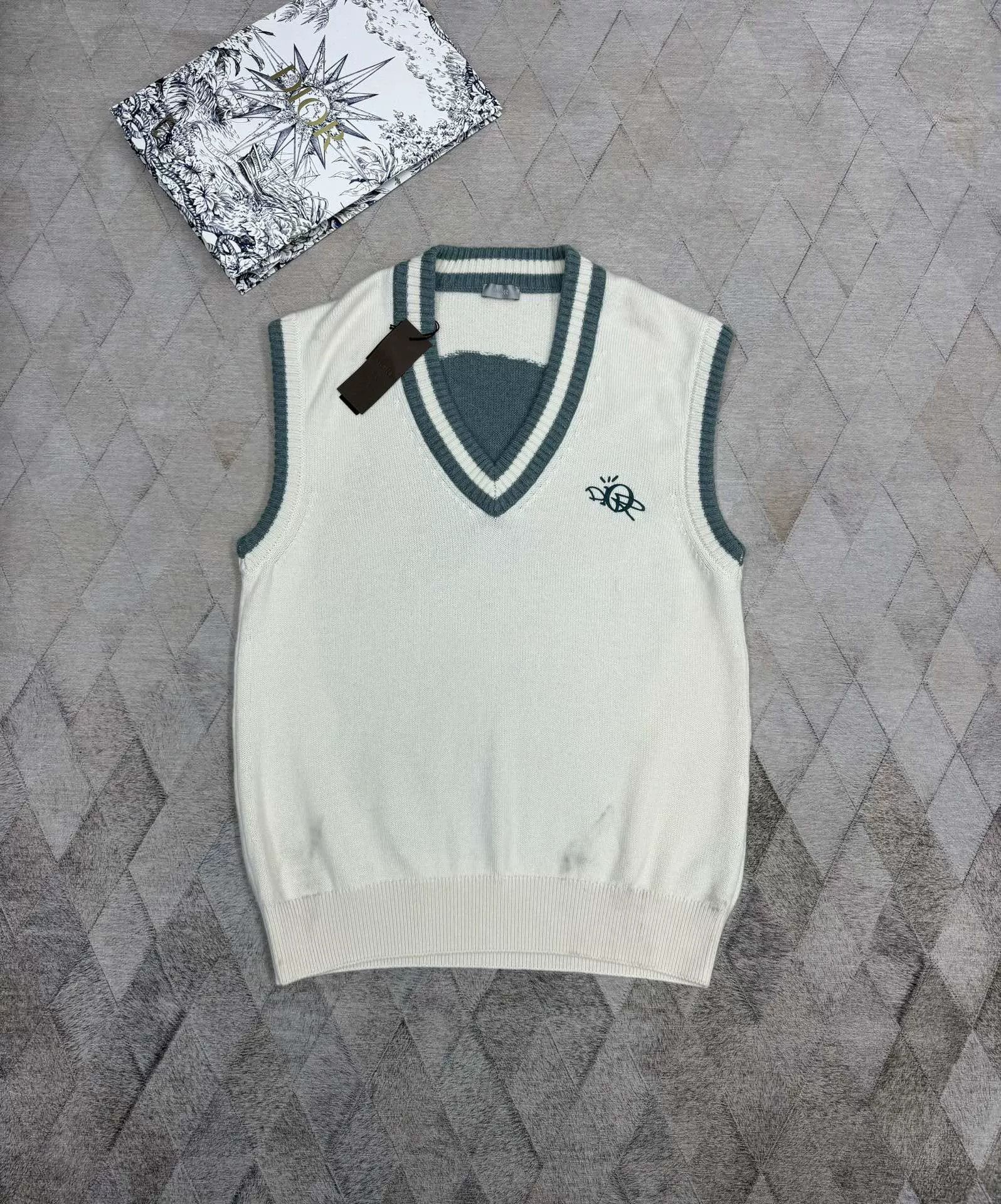 Dior Dior Autumn Winter Cashmere Knit Vest Size US M / EU 48-50 / 2 - 1 Thumbnail