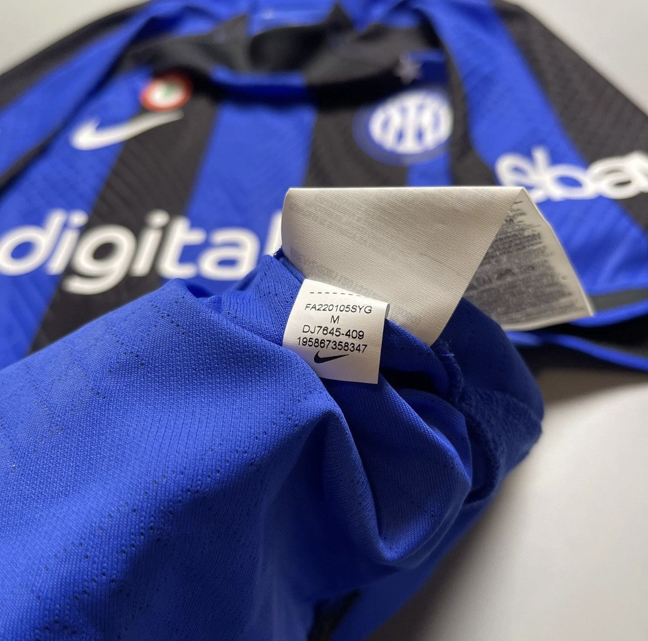 Vintage NWT INTER NIKE 2022/2023 FOOTBALL HOME JERSEY #10 MARTINEZ Size US M / EU 48-50 / 2 - 19 Thumbnail
