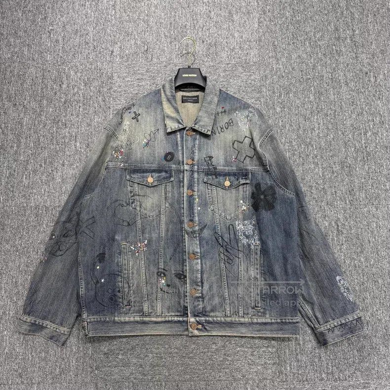 Balenciaga Balenciaga Graffiti distressed rhinestone denim jacket Size US S / EU 44-46 / 1 - 1 Thumbnail