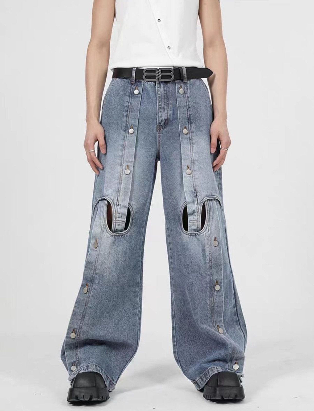 image of Wide-Leg Jeans With Heavy-Duty Hollow Metal Buttons in Blue, Men's (Size 32)