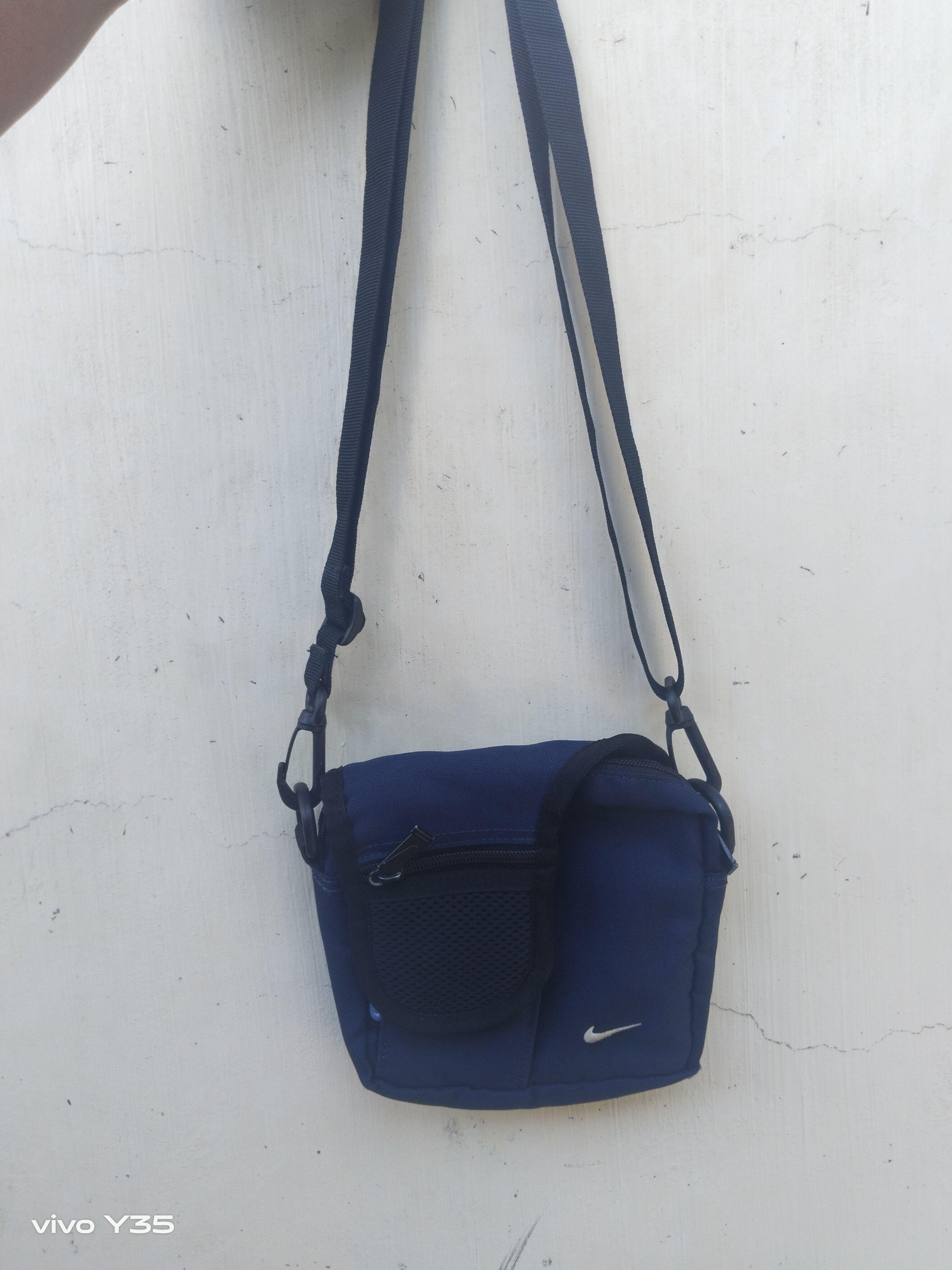 Vintage nike sling bag