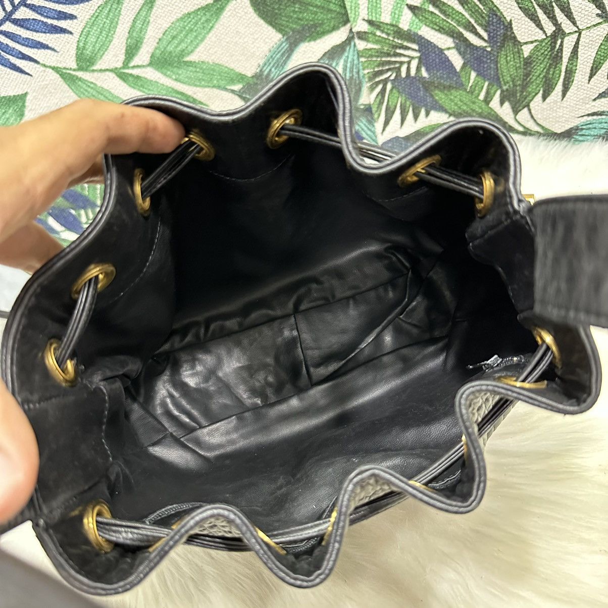 Bally Authentic BALLY Vtg. Bucket Drawstring Lambskin Shoulder Bag Size ONE SIZE - 10 Thumbnail
