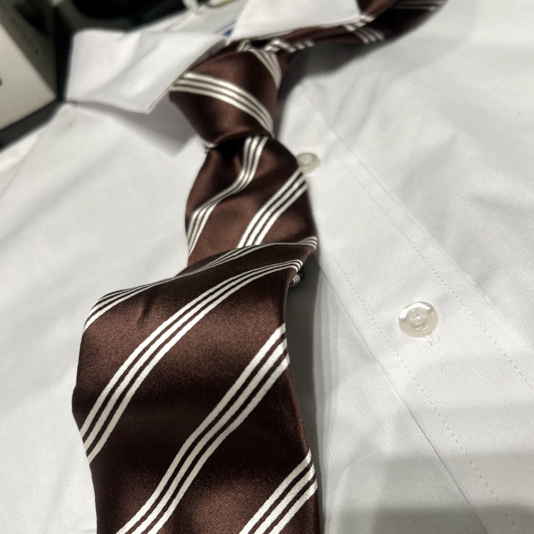 Vintage Hilton Repp Silk Tie Brown White Repp Stripe Made In Italy Mens TIE Brown Silk Italy Size ONE SIZE - 8 Thumbnail