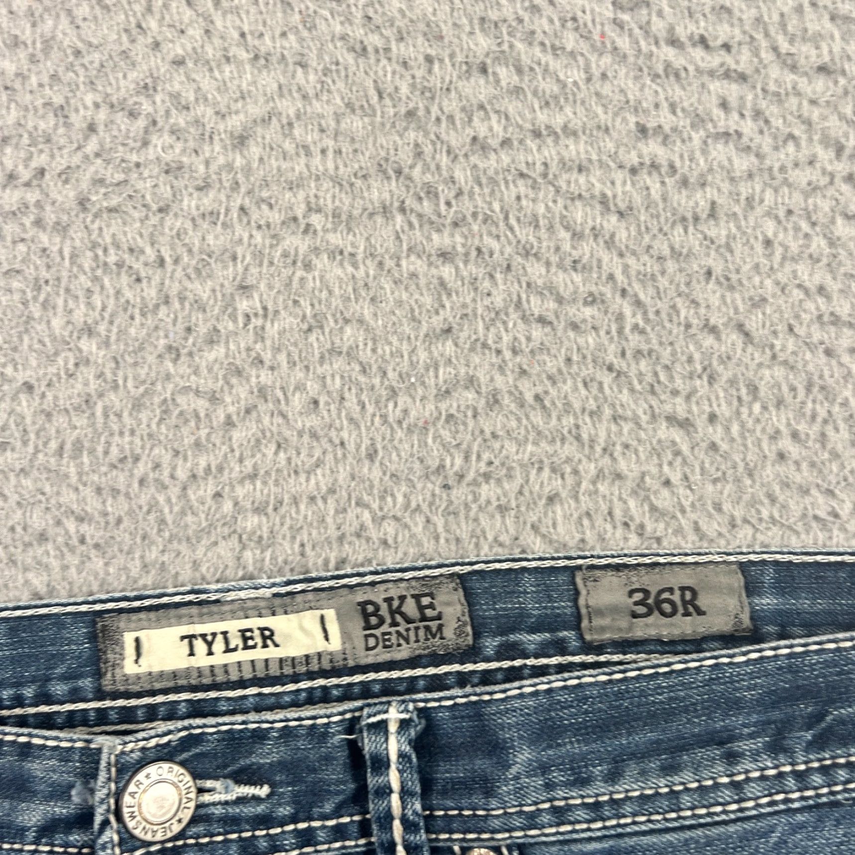 Vintage VINTAGE Buckle Jeans Men Size 36 37x31 Straight Denim Medium Blue Distressed Logo Size US 36 / EU 52 - 6 Thumbnail