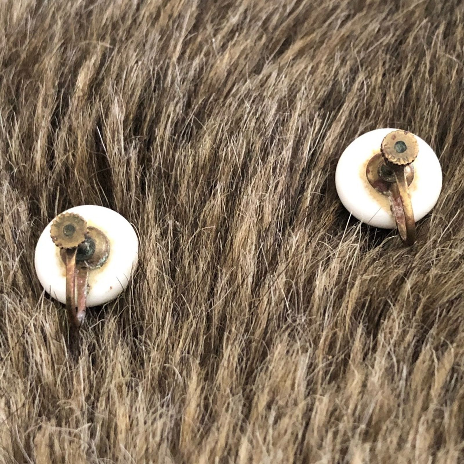 Other Antique milk glass button screw back clip earrings Size ONE SIZE - 5 Thumbnail