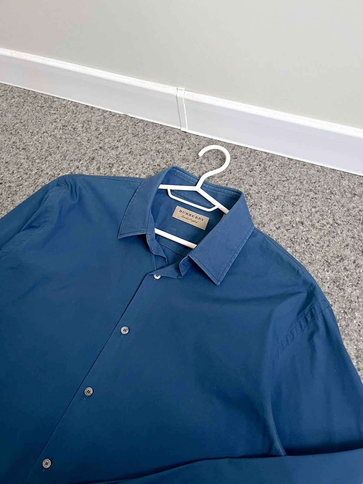 Burberry BURBERRY SLIM FIT BUTTON UP SHIRT MENS SZ 16 L Size US L / EU 52-54 / 3 - 2 Thumbnail