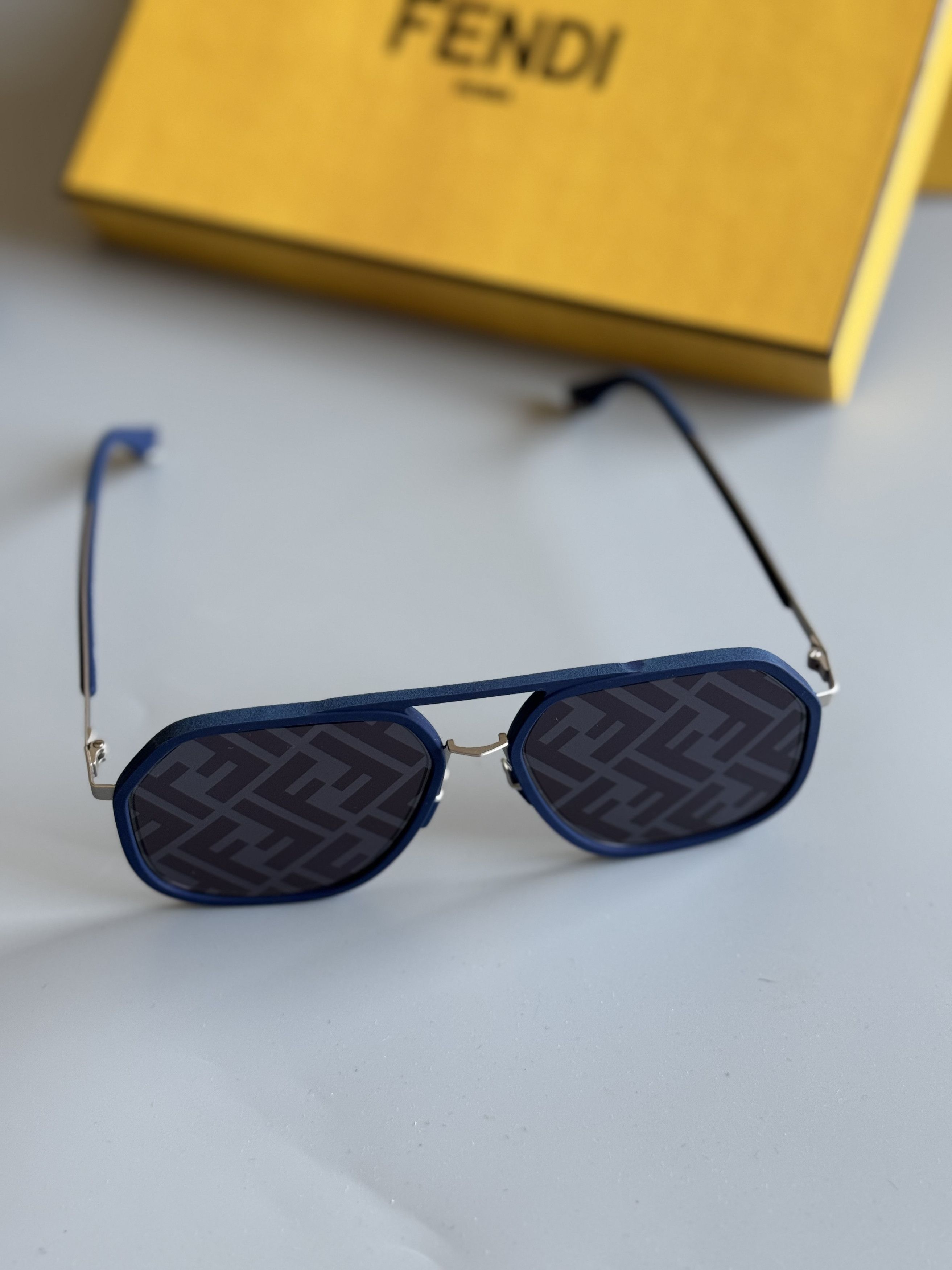 Fendi Fendi Sunglasses Size ONE SIZE - 7 Thumbnail