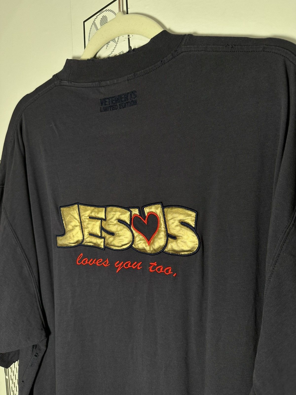 Vetements Vetements Jesus Loves You Tee XS Navy Size US XS / EU 42 / 0 - 5 Thumbnail