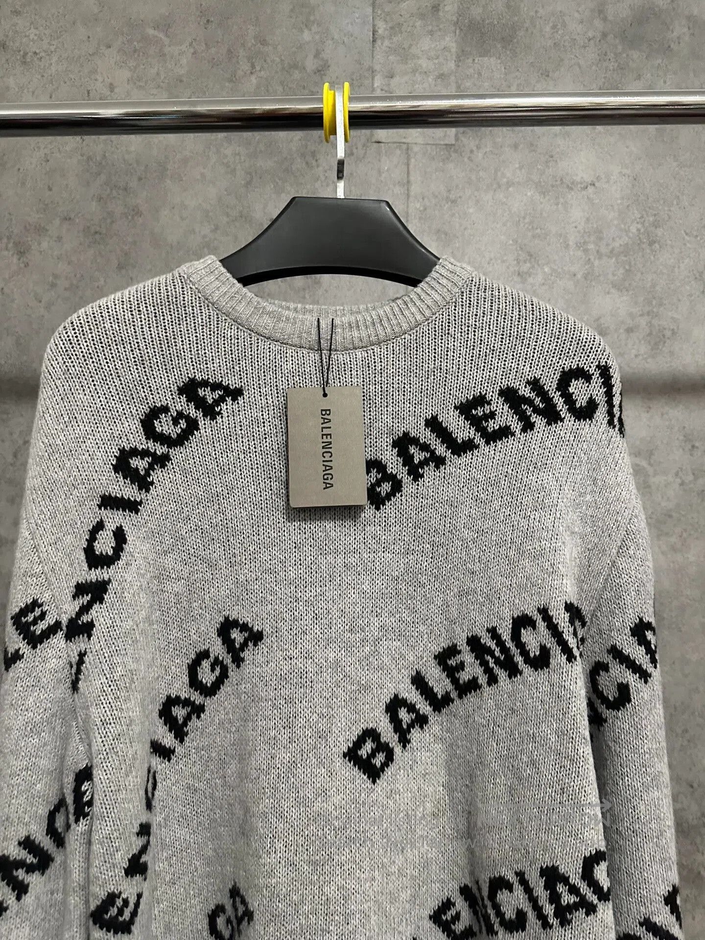 Balenciaga balenciaga logo knit sweater in gray. Size US M / EU 48-50 / 2 - 2 Thumbnail