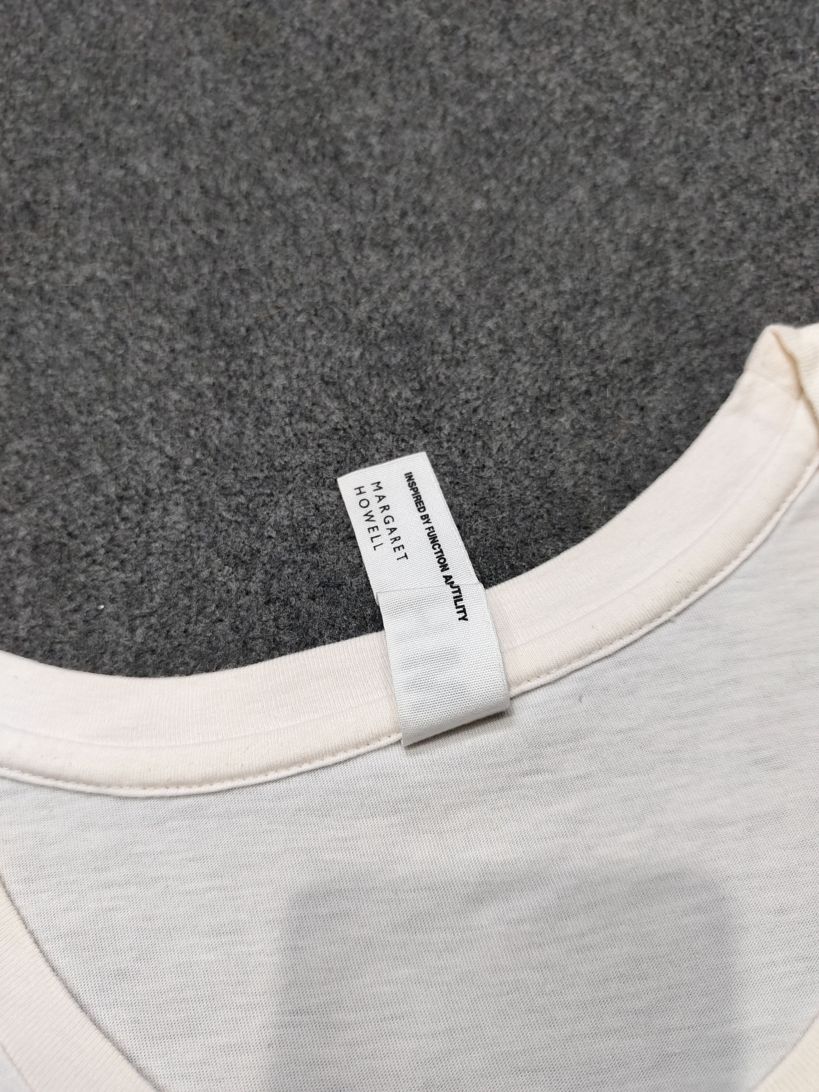 Margaret Howell 🇬🇧 Margaret Howell 🇬🇧 Unfinished Sleeve Plain Tshirt Size L / US 10 / IT 46 - 5 Thumbnail