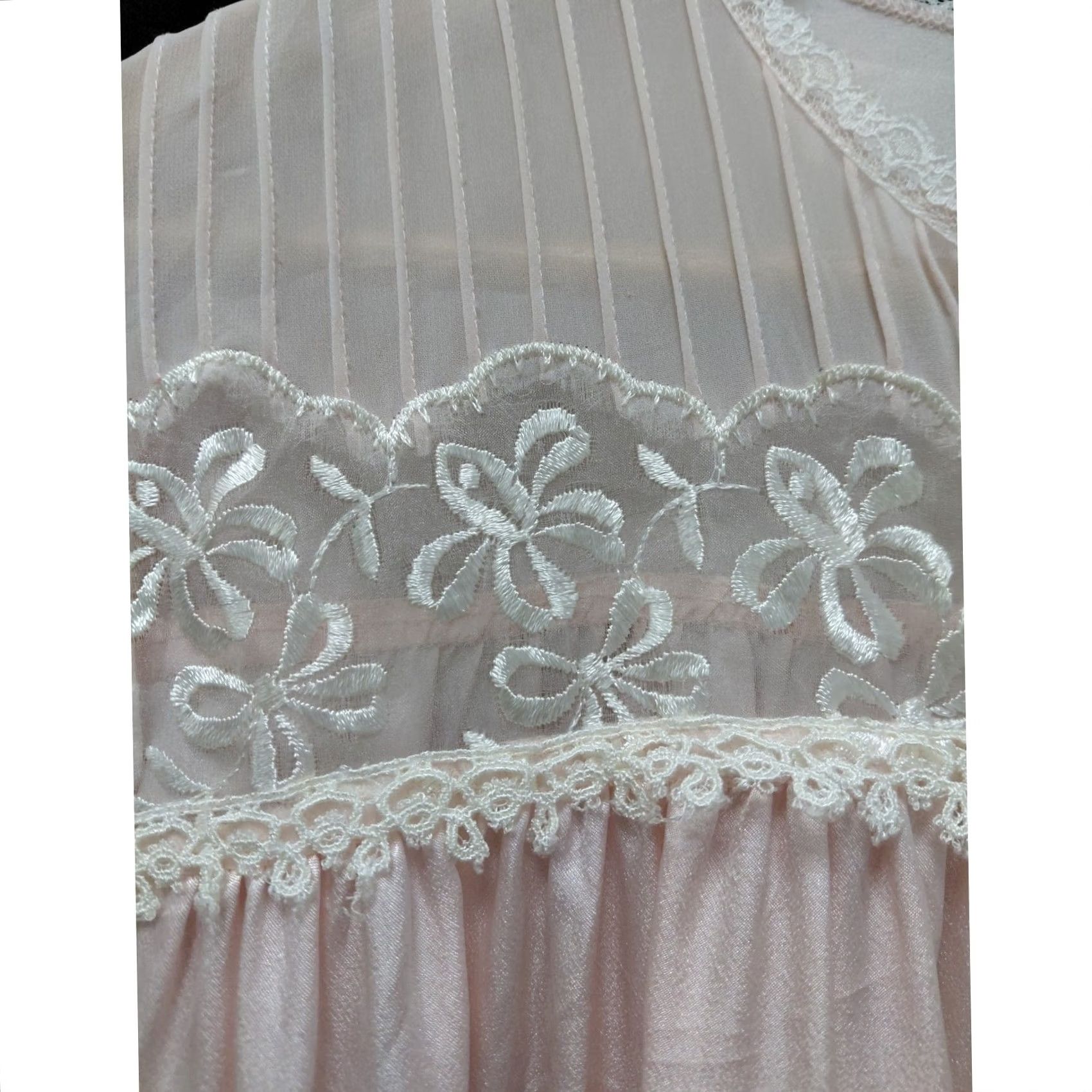Vintage VINTAGE Carole Hochman Nightgown Satin Lace Embroidered Long Pink M Womens Nightgown / Sleep Shirt Vintage Theme Feminine Fr 90s? Size ONE SIZE - 3 Thumbnail