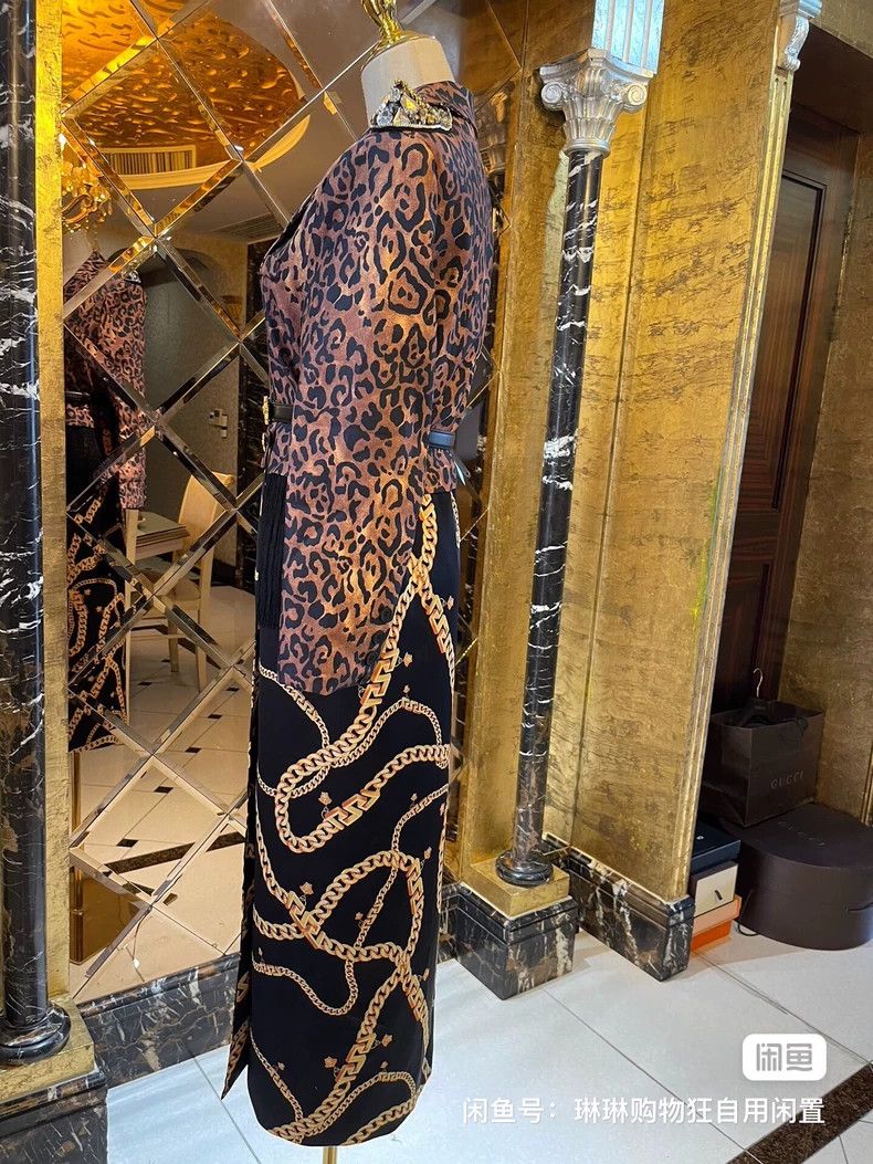 Versace Versace Three-dimensional rhinestone pagoda shoulder shrug Size M / US 6-8 / IT 42-44 - 6 Thumbnail