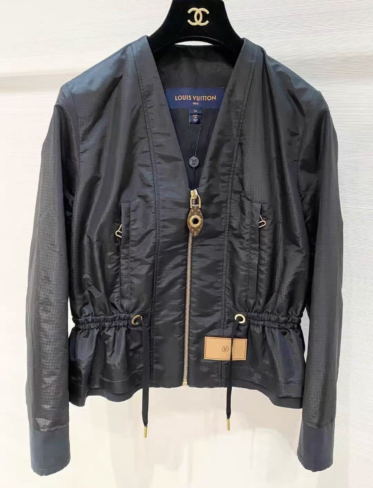 Louis Vuitton Louis Vuitton Classic Black V-Neck Zip-Up Jacket J33 Size XS / US 0-2 / IT 36-38 - 4 Thumbnail