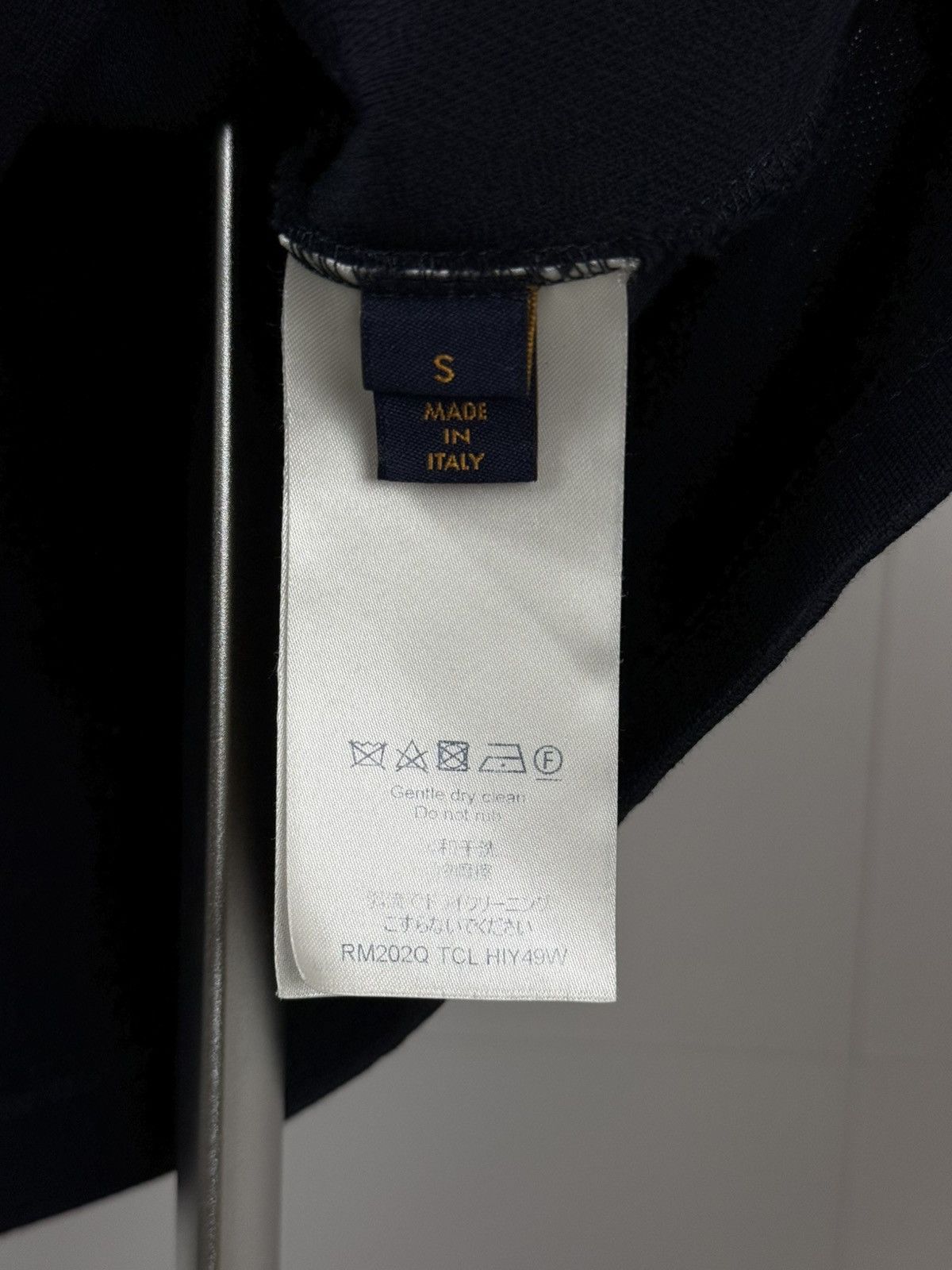 Louis Vuitton LOUIS VUITTON t-shirt Monogram navy 3D Pocket MEN size S Size US S / EU 44-46 / 1 - 7 Thumbnail