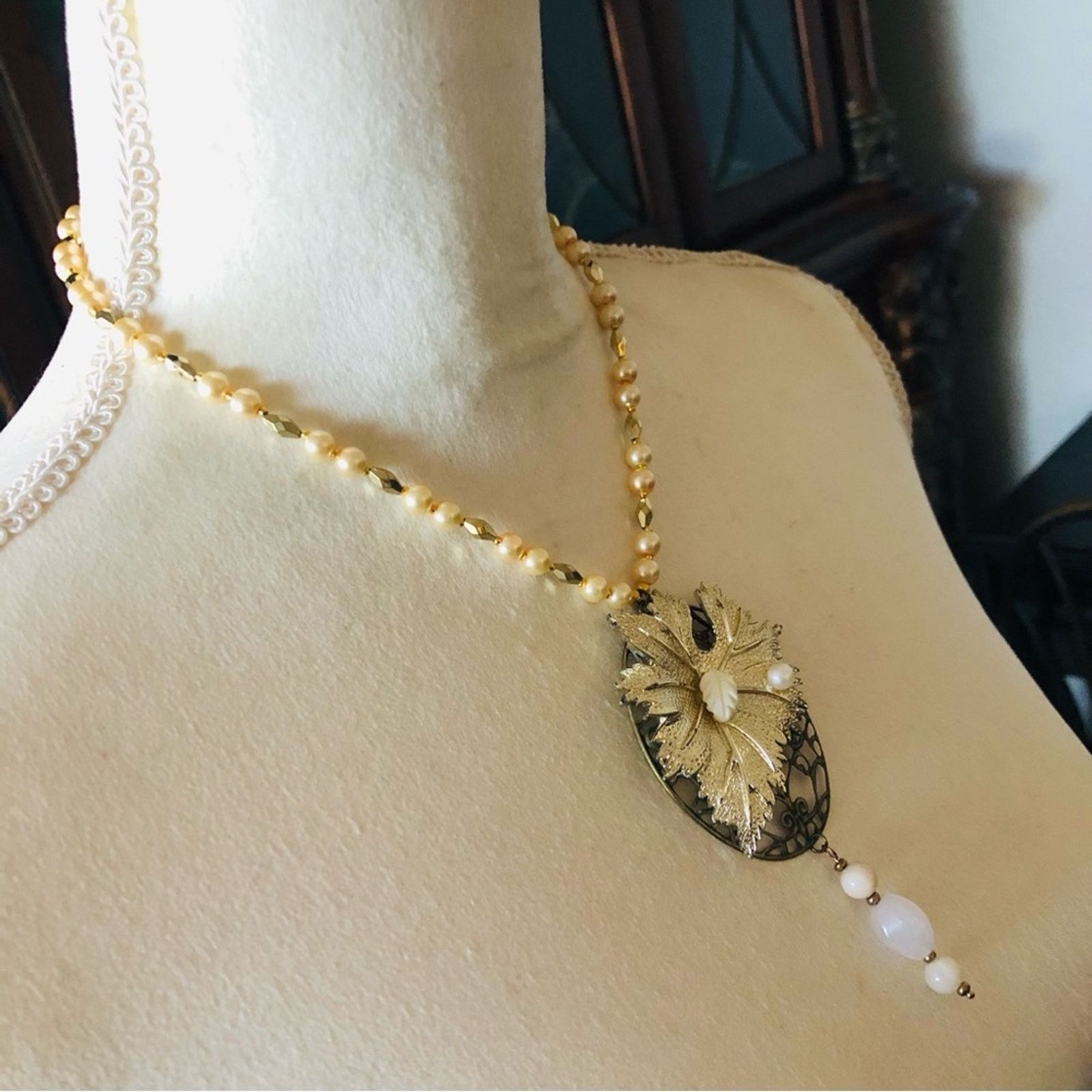 Handmade Handcrafted repurpose gold leaf quartz Pearl necklace Size ONE SIZE - 3 Thumbnail