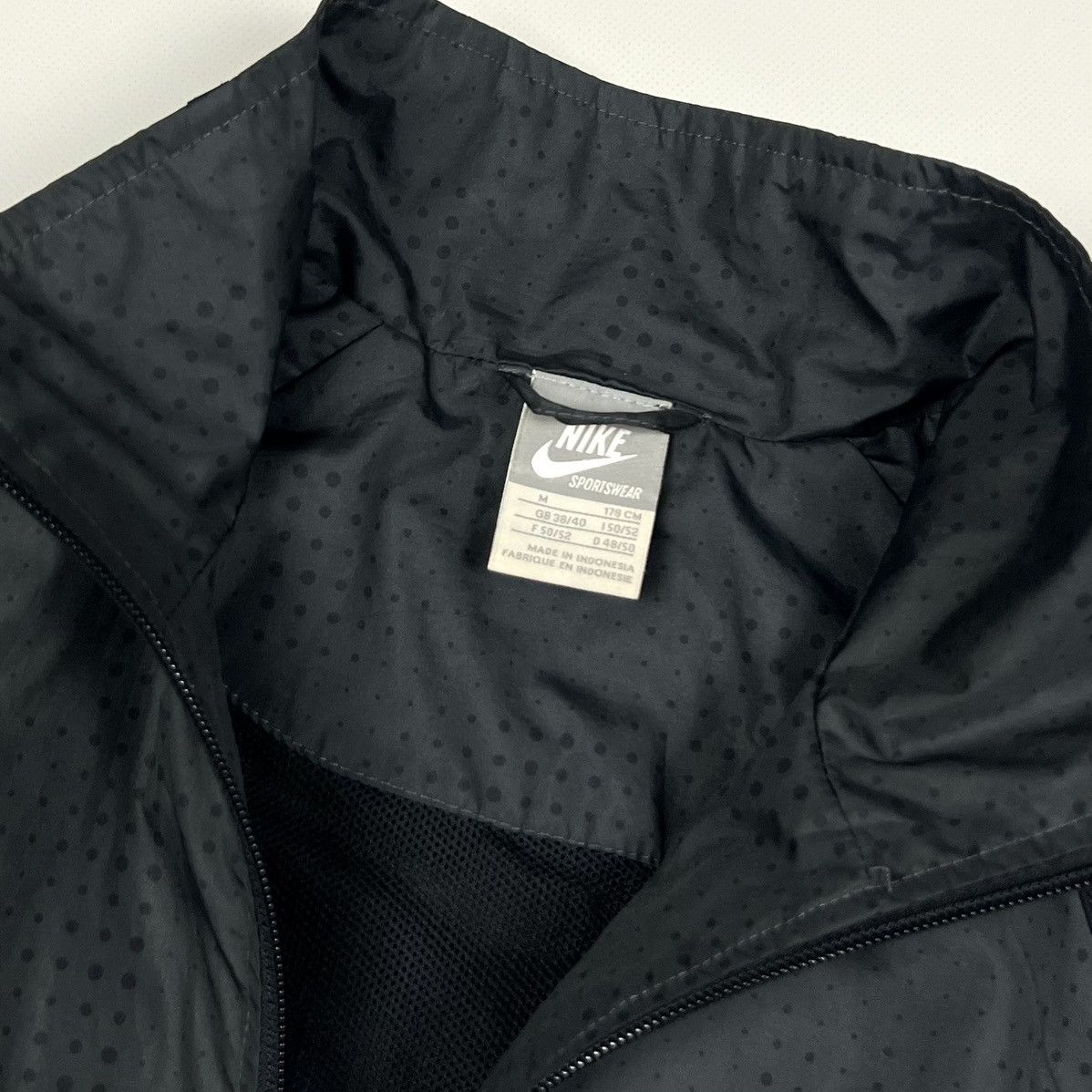 Nike Vintage Nike Black Nylon Y2K Zip Track Jacket Size M Size US M / EU 48-50 / 2 - 13 Thumbnail